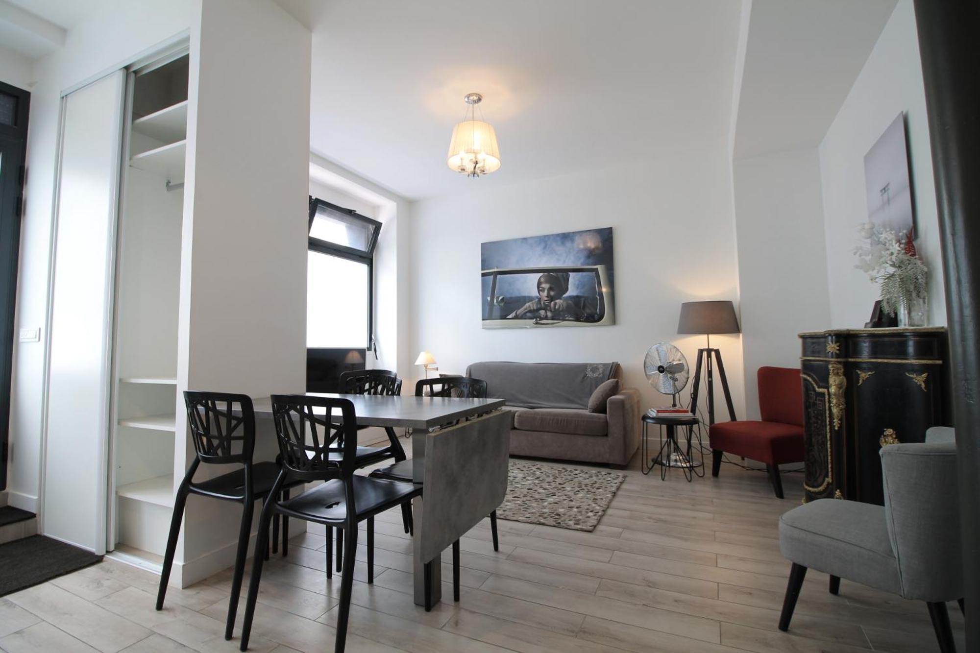 Cozy Select Apartment
