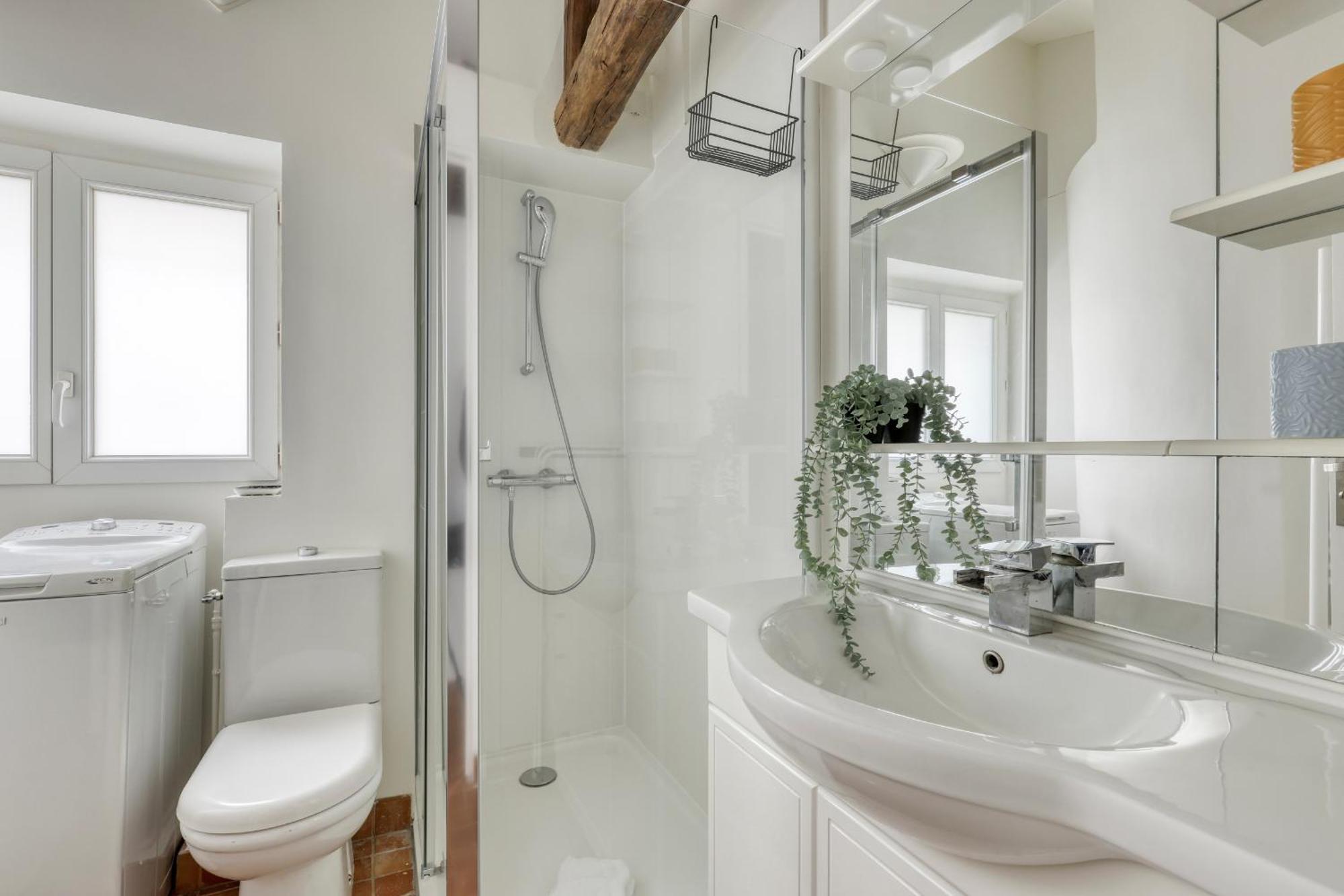 Homely & Pleasant T2 Flat In The Heart Of Paris