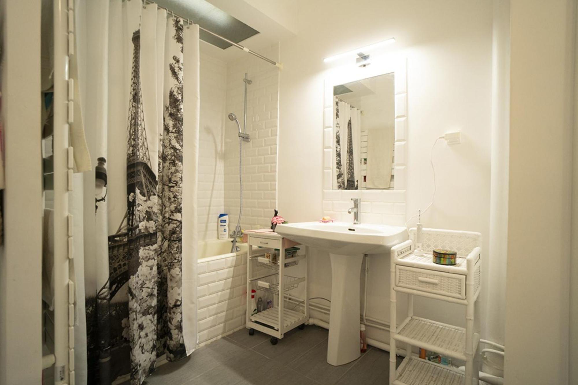 Spacious Studio In The Heart Of Apartment Paris