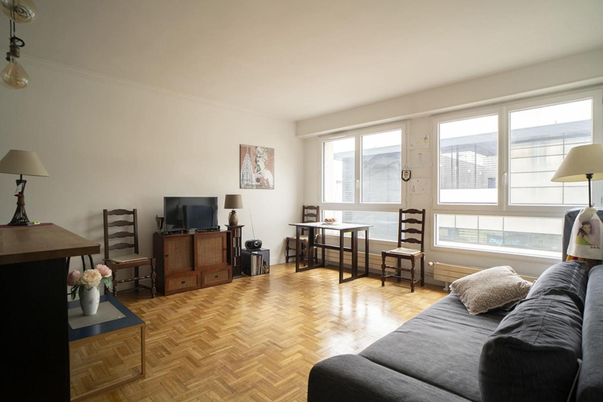 Spacious Studio In The Heart Of Apartment