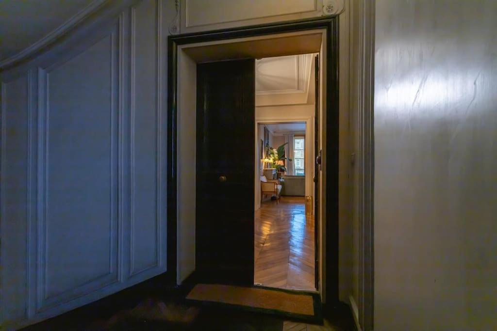 Vue Louvre Et Seine Apartment Paris