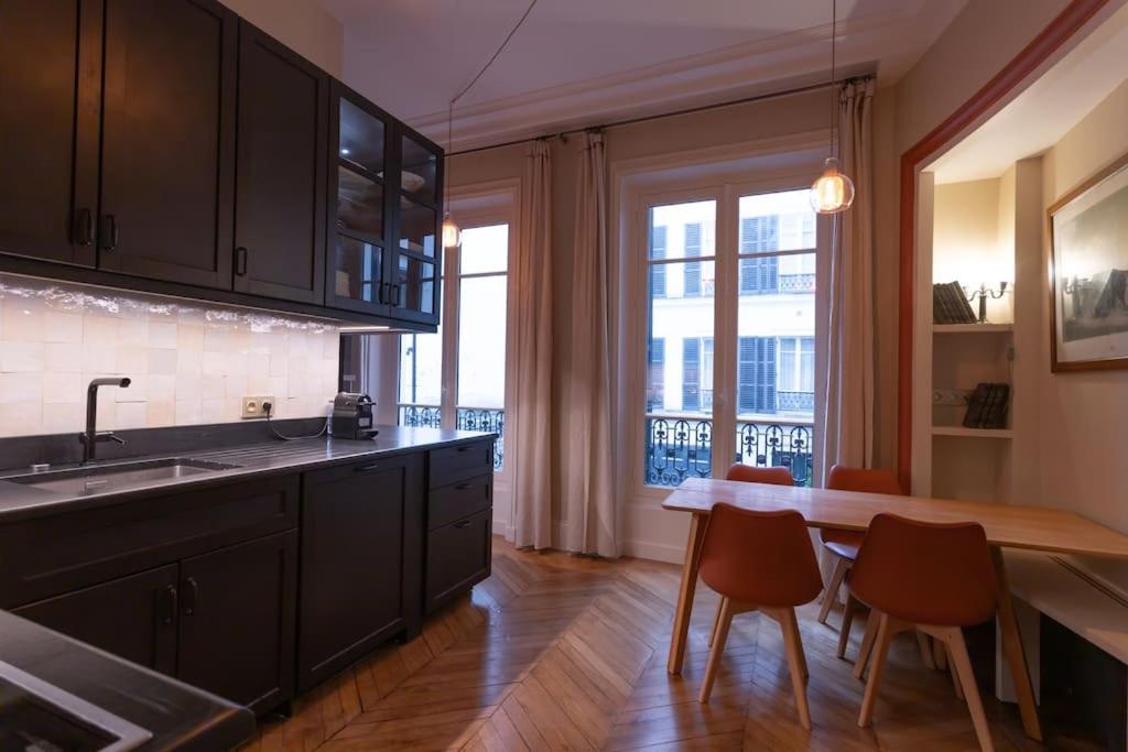 Vue Louvre Et Seine Apartment