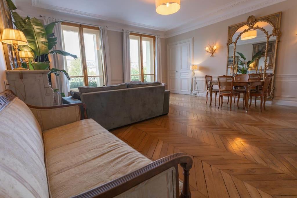Vue Louvre Et Seine Apartment