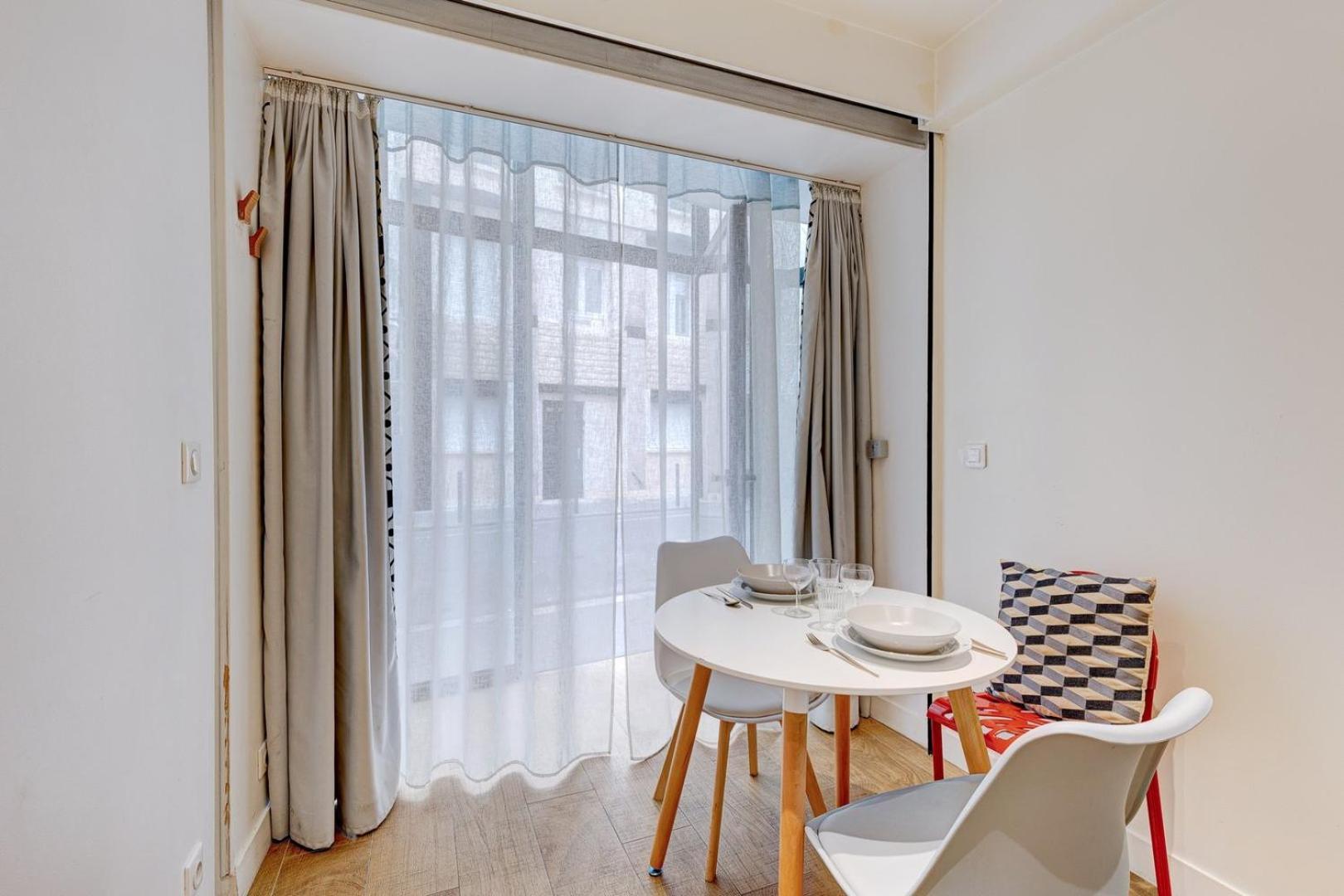 296 Ponceau - Superb In Parigi