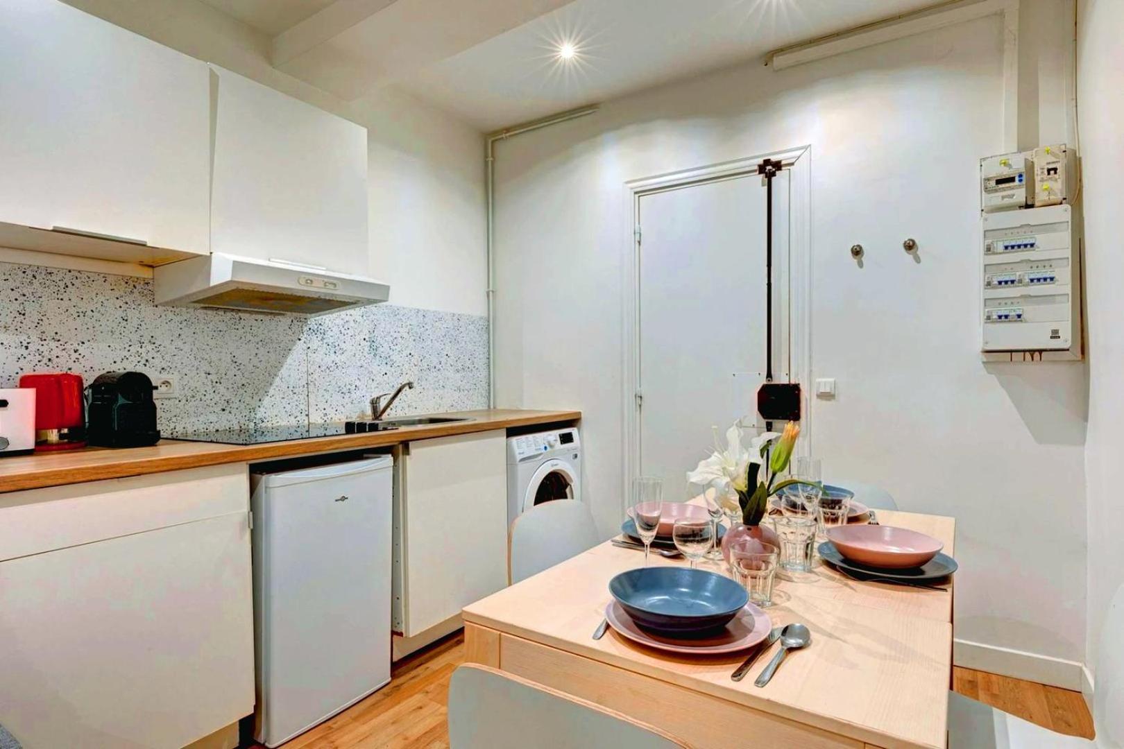 251 Foy - Superb In Parigi