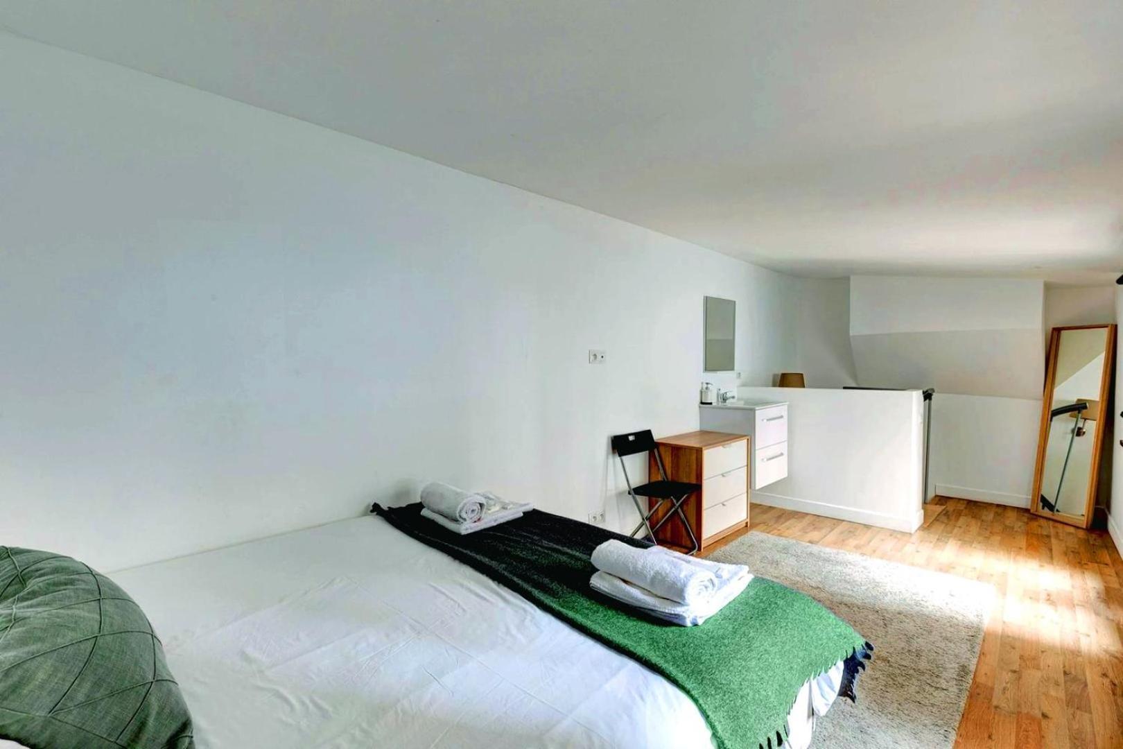 251 Foy - Superb In * Parigi