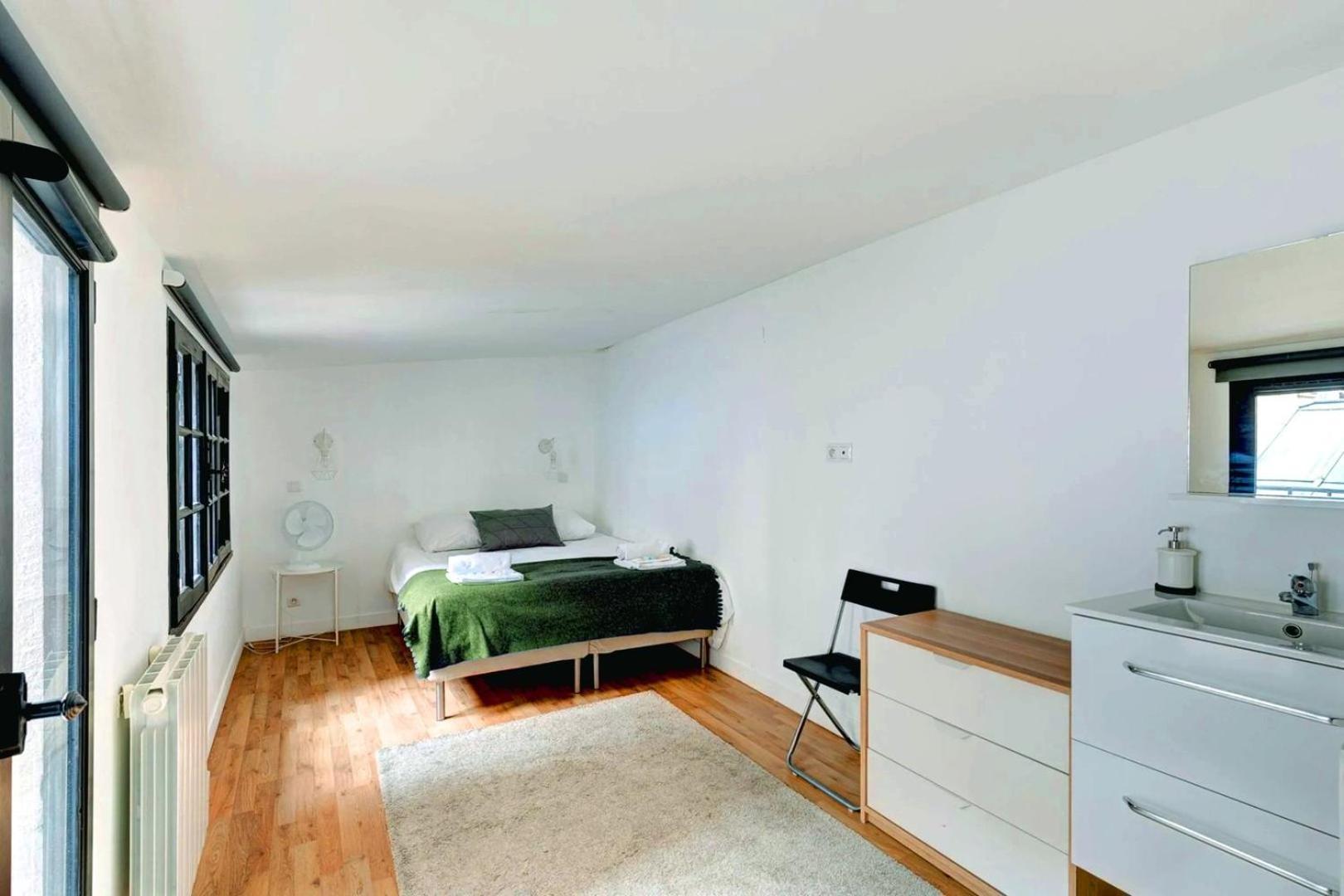 251 Foy - Superb In * Parigi