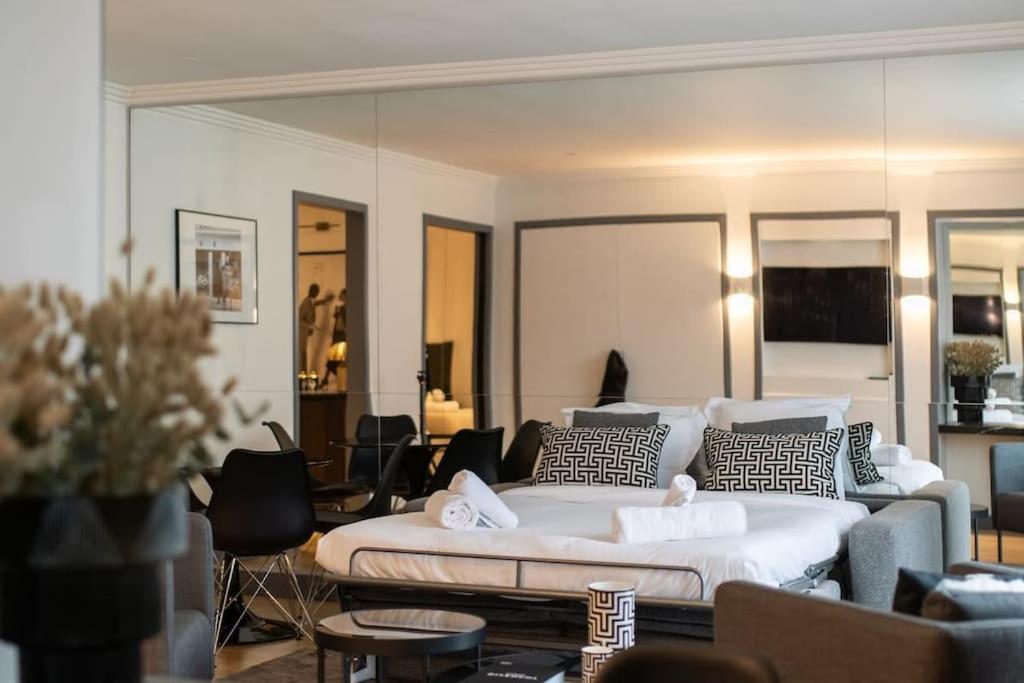 De Luxe Avenue Montaigne Appartamento *