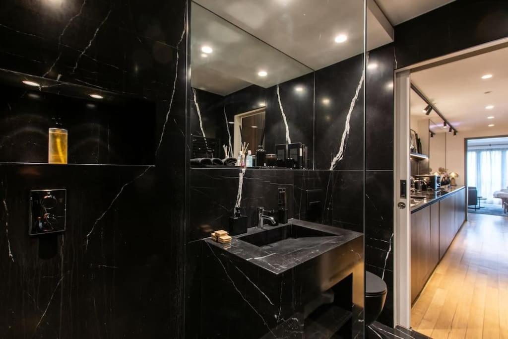 De Luxe Avenue Montaigne * Parigi
