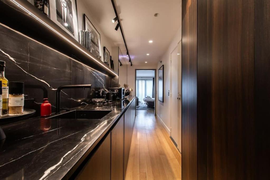 De Luxe Avenue Montaigne Appartamento *