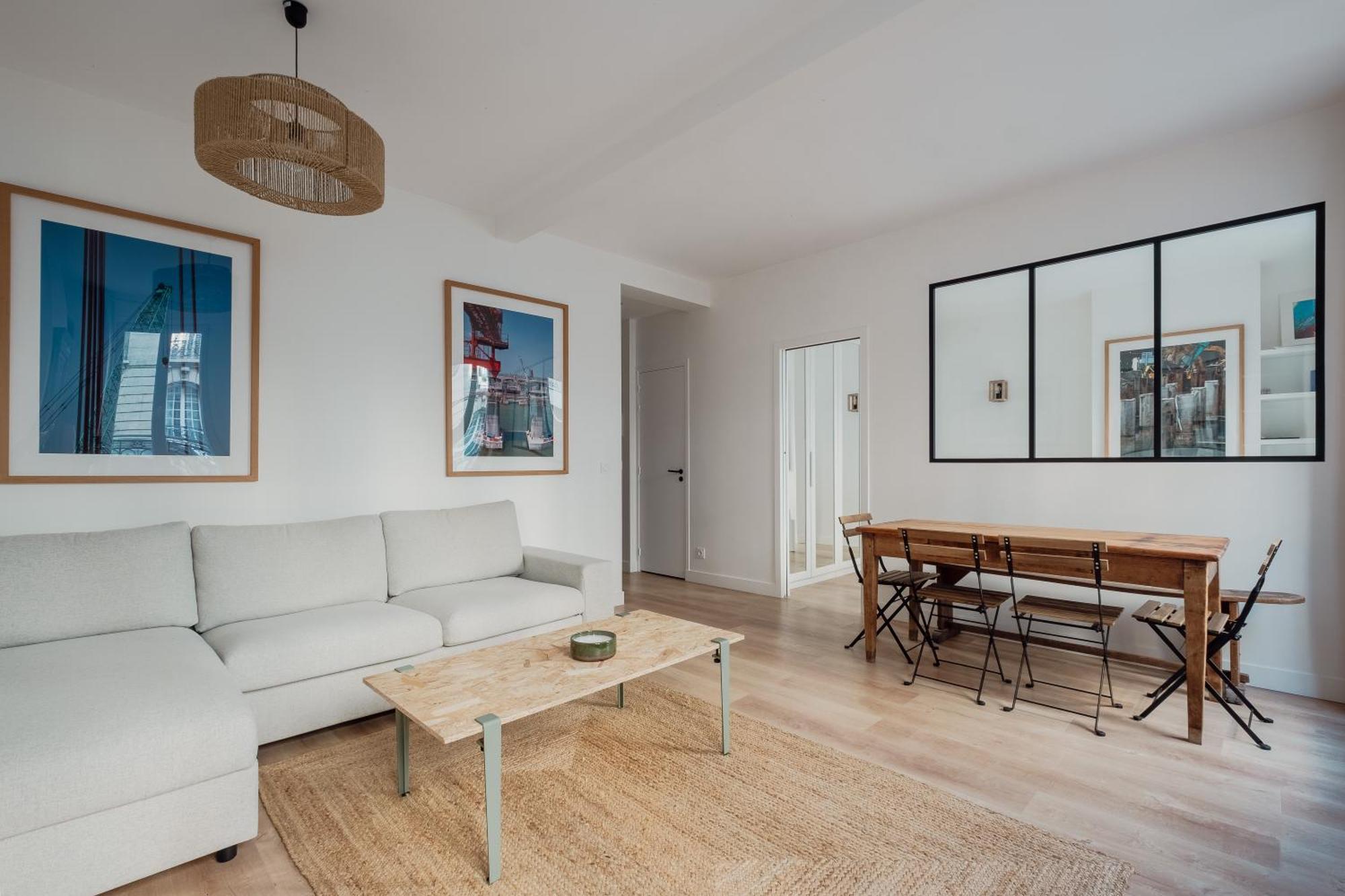 Veeve - White Beauty Apartment