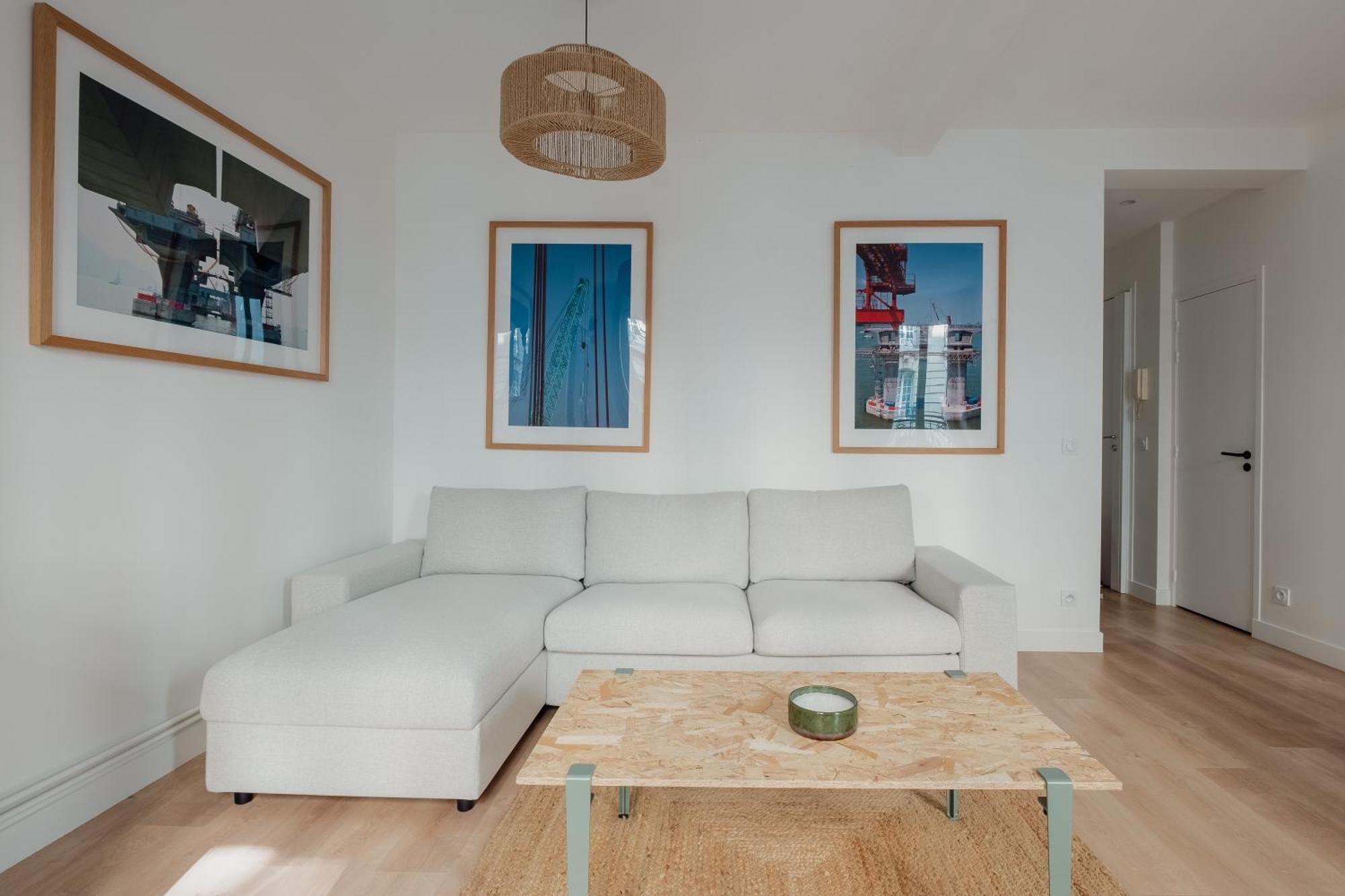 Veeve - White Beauty Apartment
