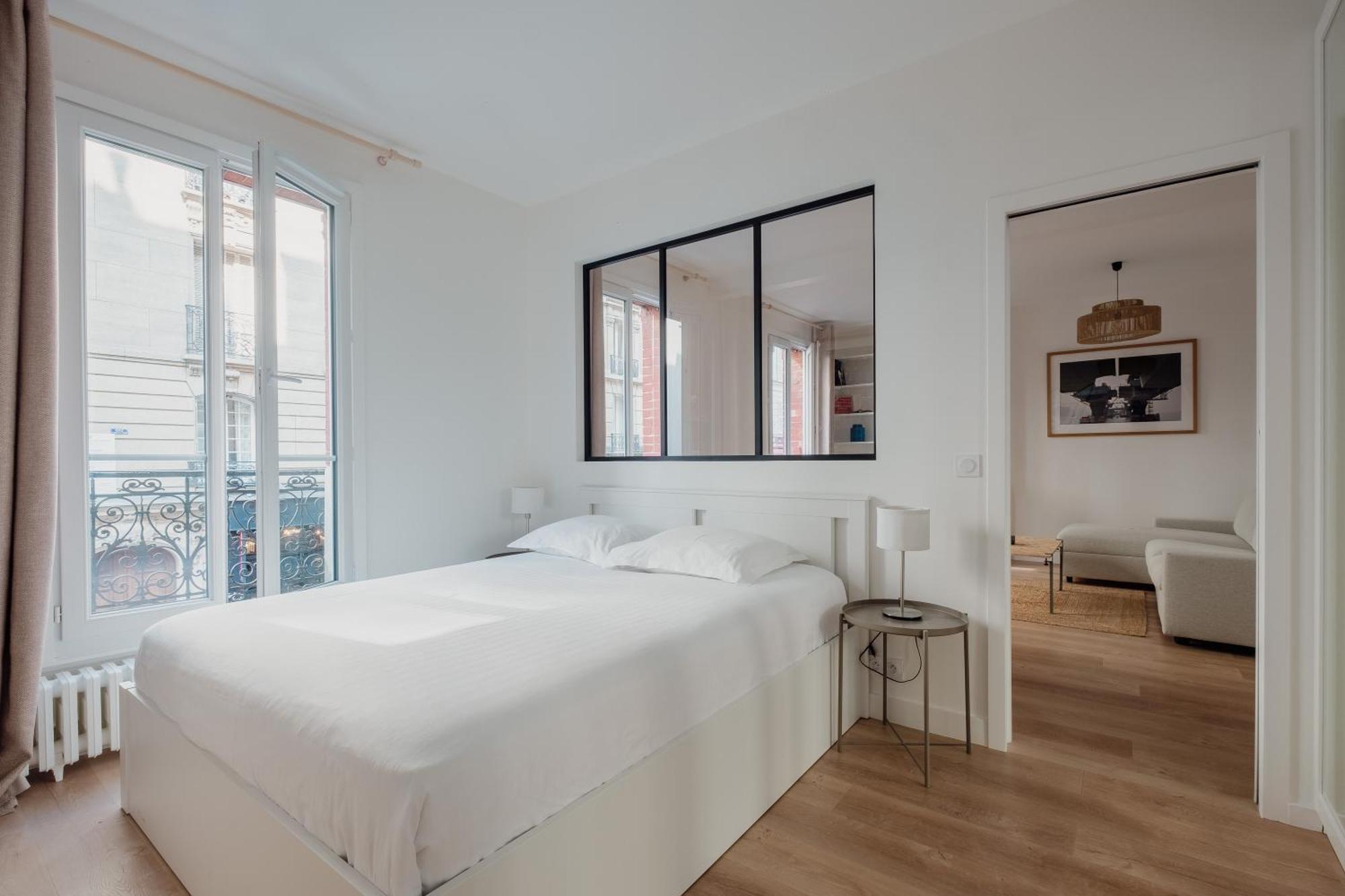 Veeve - White Beauty Apartment