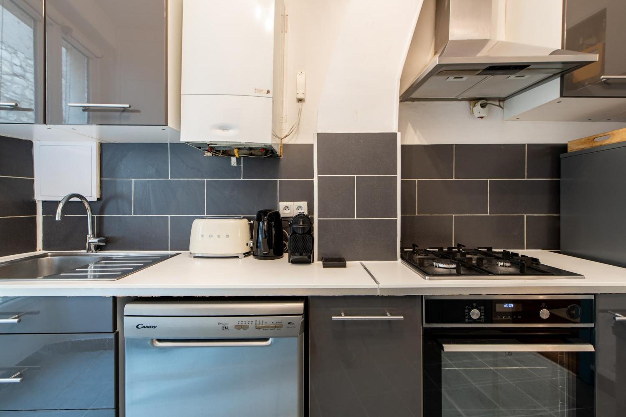 Apartment Stylish 2-bedroom Near The Famous Moulin Rouge Paris
