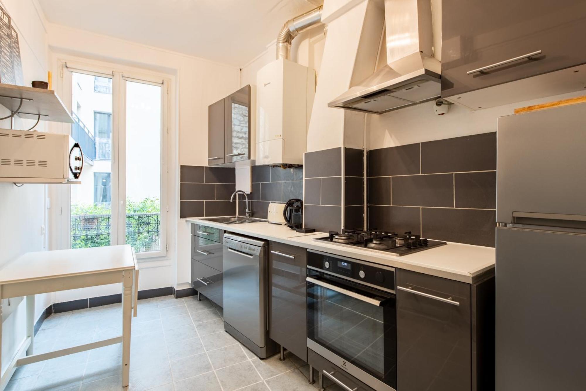 Stylish 2-bedroom Near The Famous Moulin Rouge Apartment *