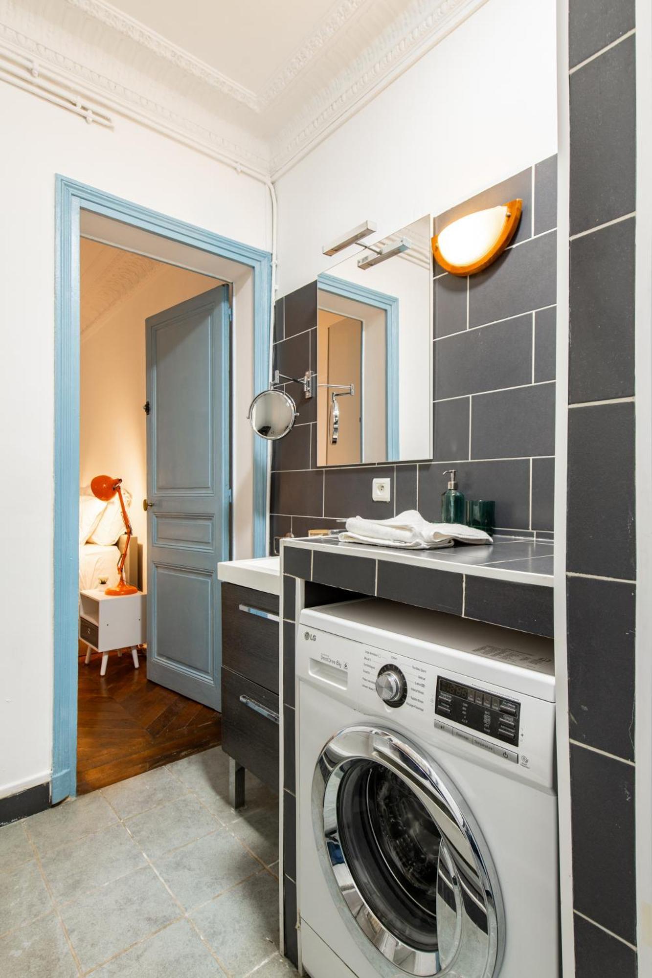 Stylish 2-bedroom Near The Famous Moulin Rouge Paris