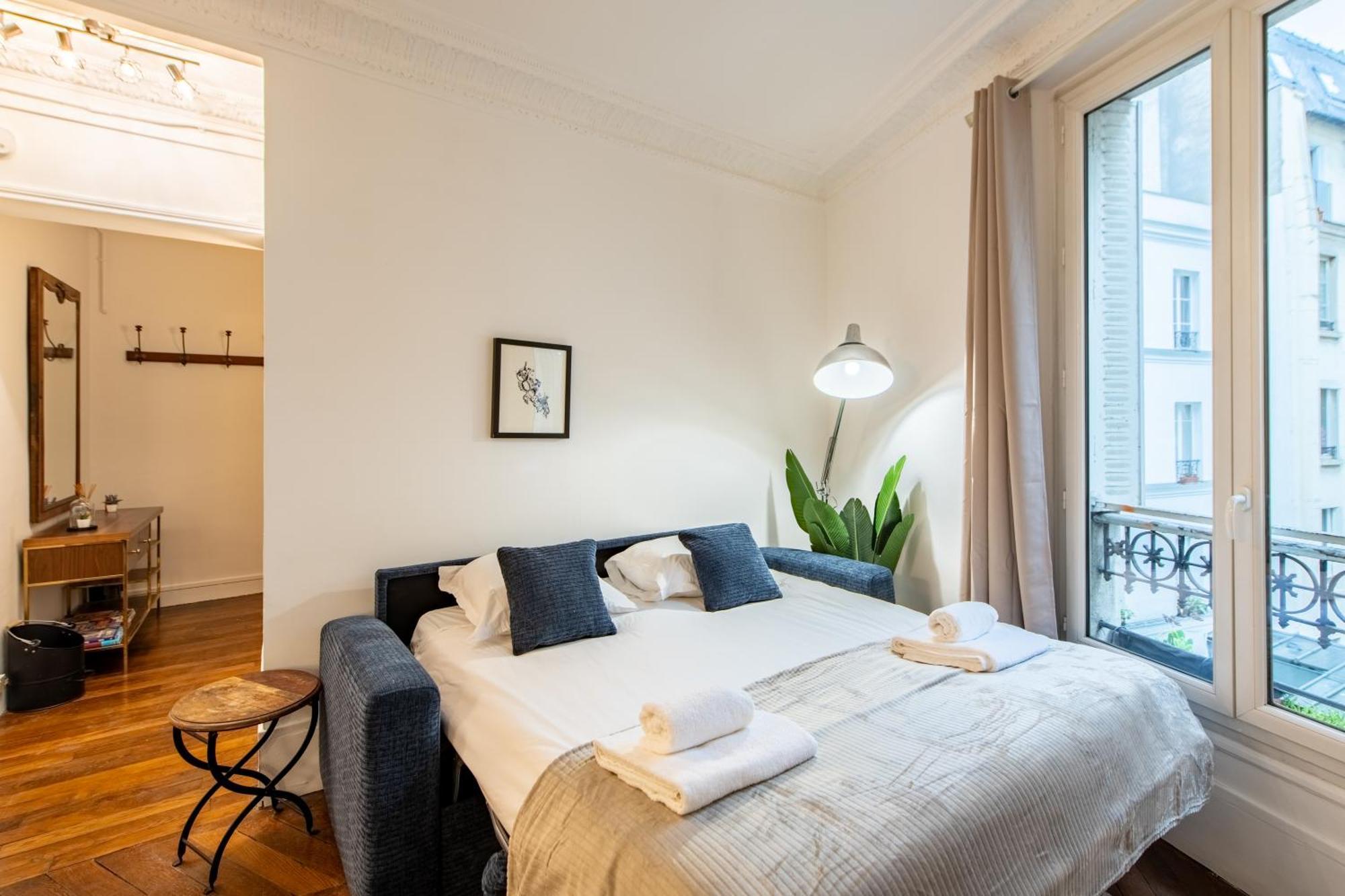 Stylish 2-bedroom Near The Famous Moulin Rouge Apartment