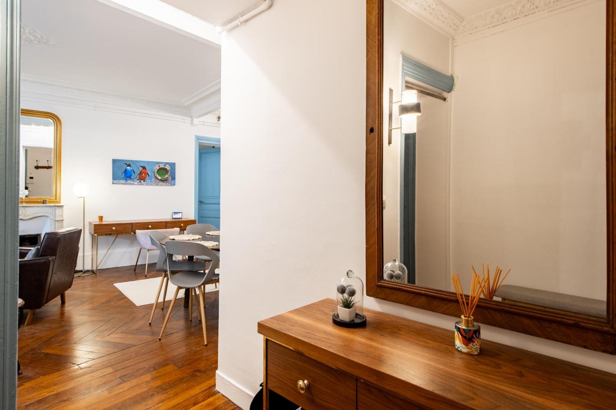 Stylish 2-bedroom Near The Famous Moulin Rouge *