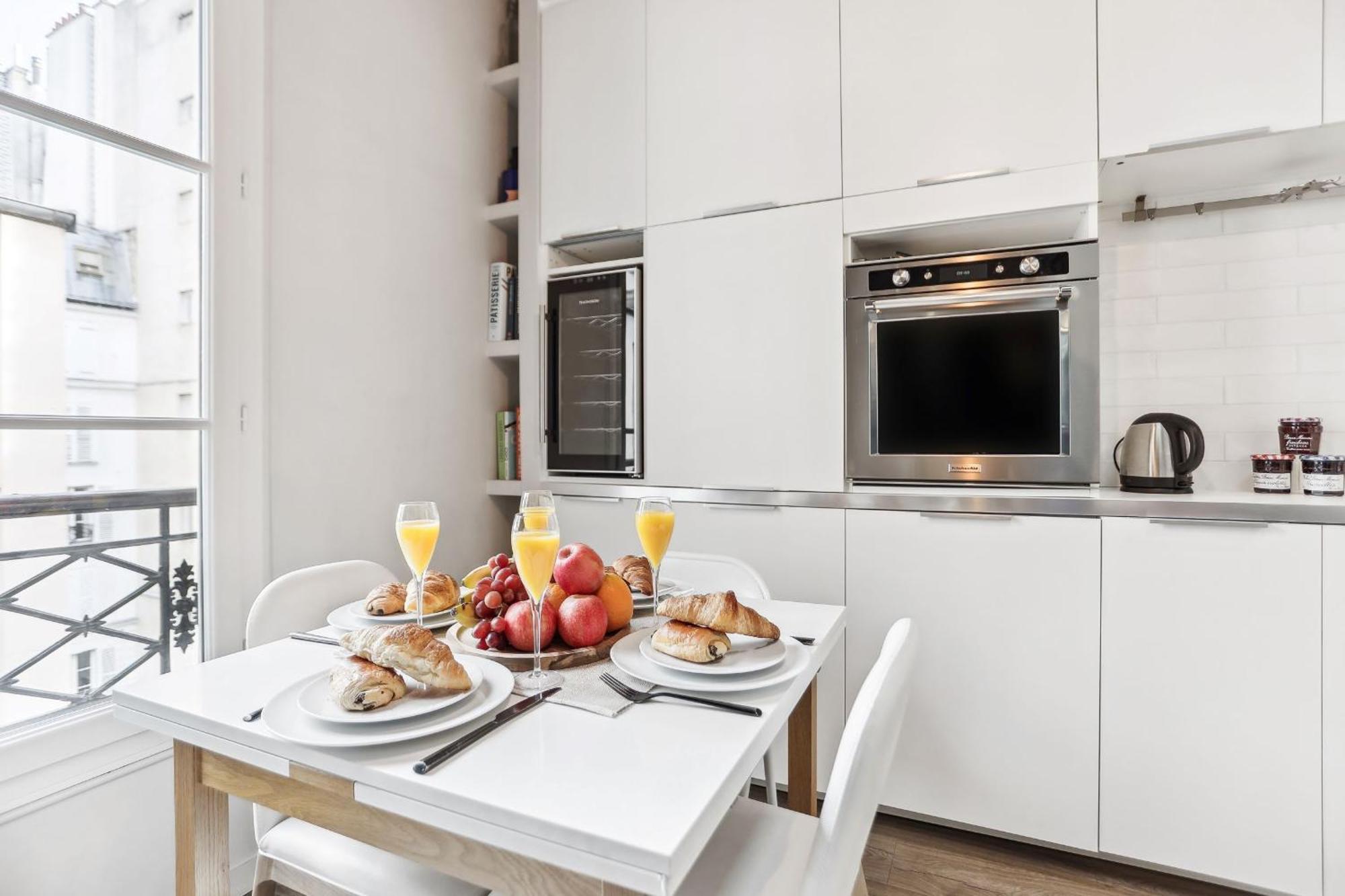 Eiffel Tower & Champ De Mars - 1br - Cityapartmentstay Appartamento *