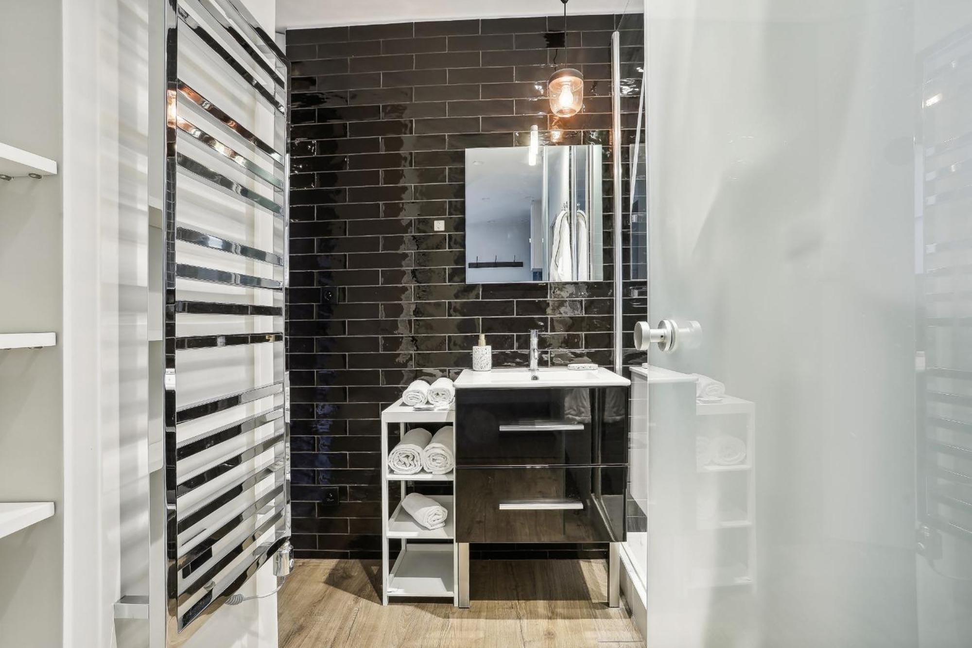 Eiffel Tower & Champ De Mars - 1br - Cityapartmentstay