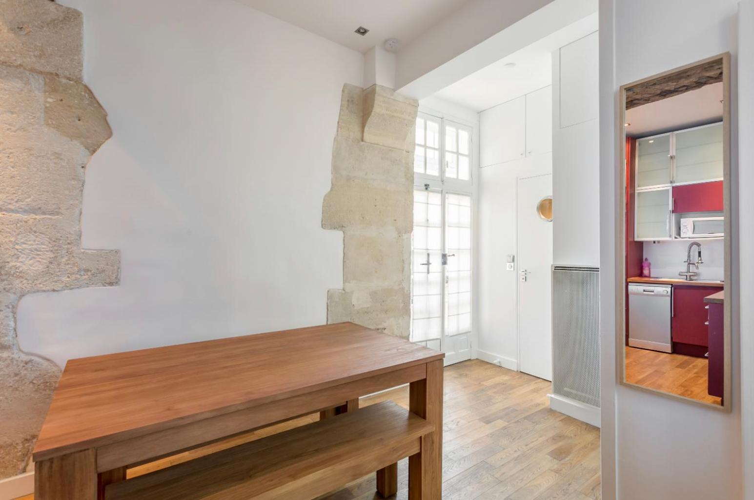 Du Lion/ac Historic Flat, Marais, 4-5 Guests Appartamento