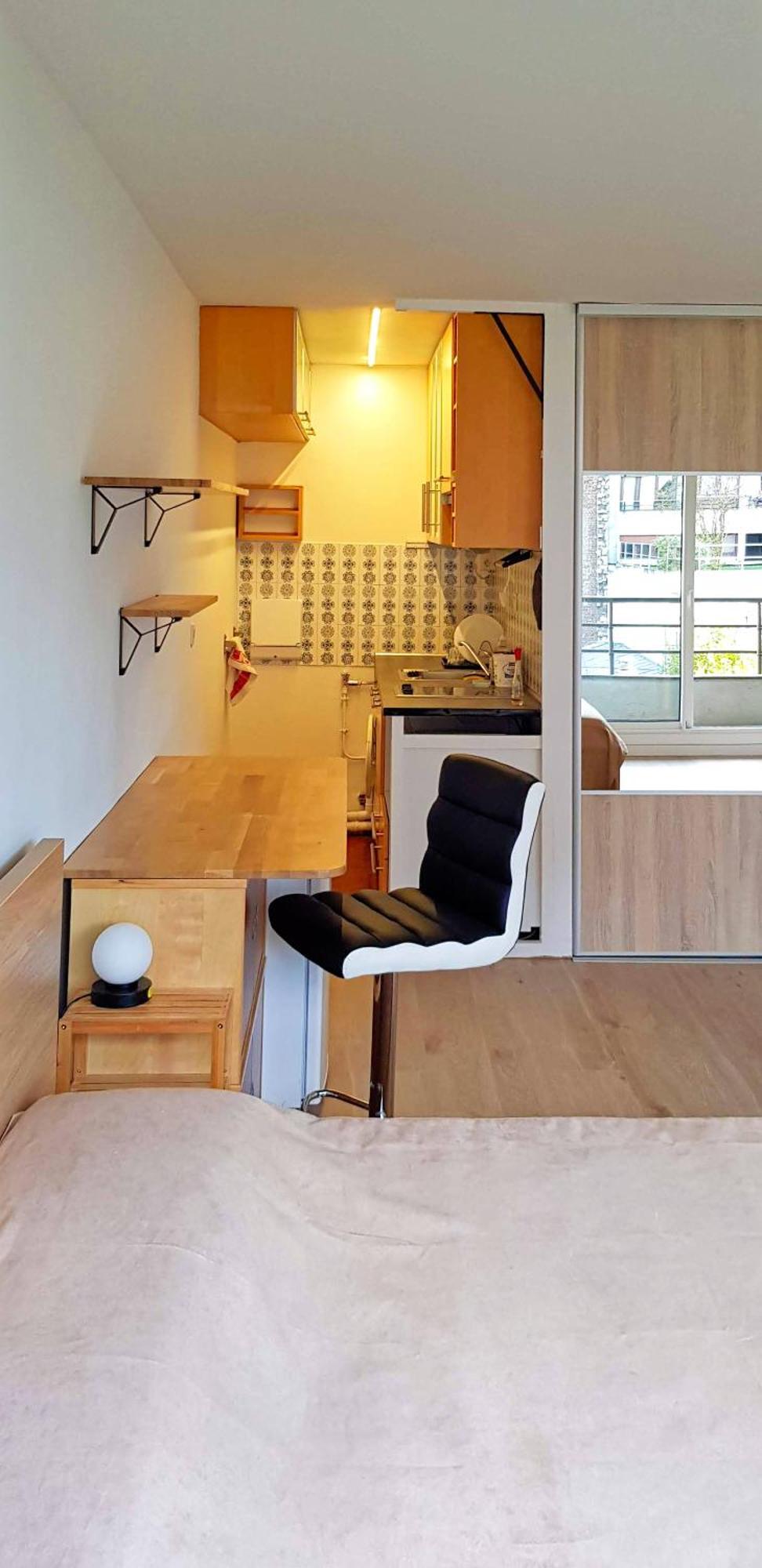 Chic Parisian Retreat Bright Spacious And Secure Parking