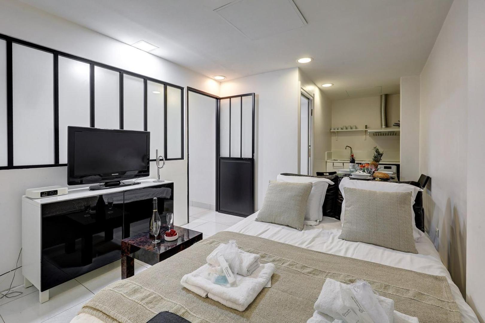373 Suzanne - Superbe A Apartment *