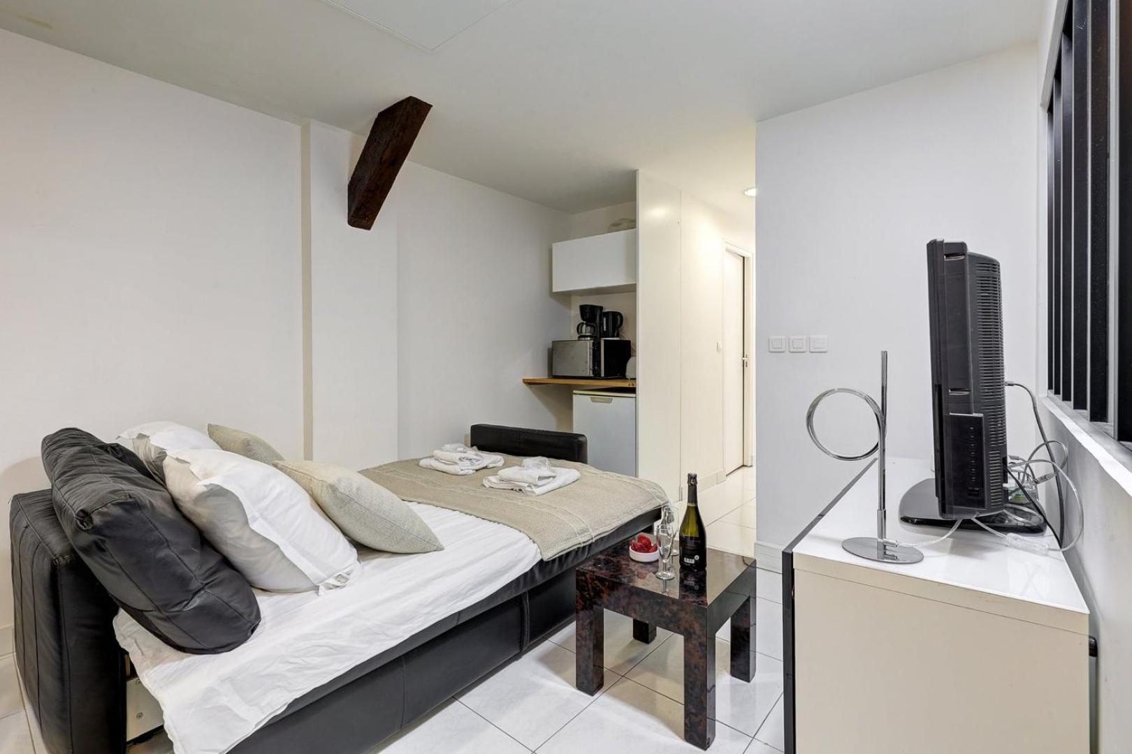 373 Suzanne - Superbe A Paris