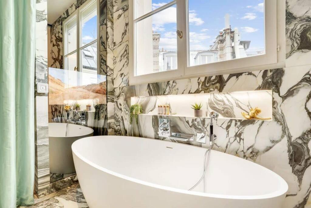 Luxurious Penthouse Close To Champs Elysees And Fr Appartamento *