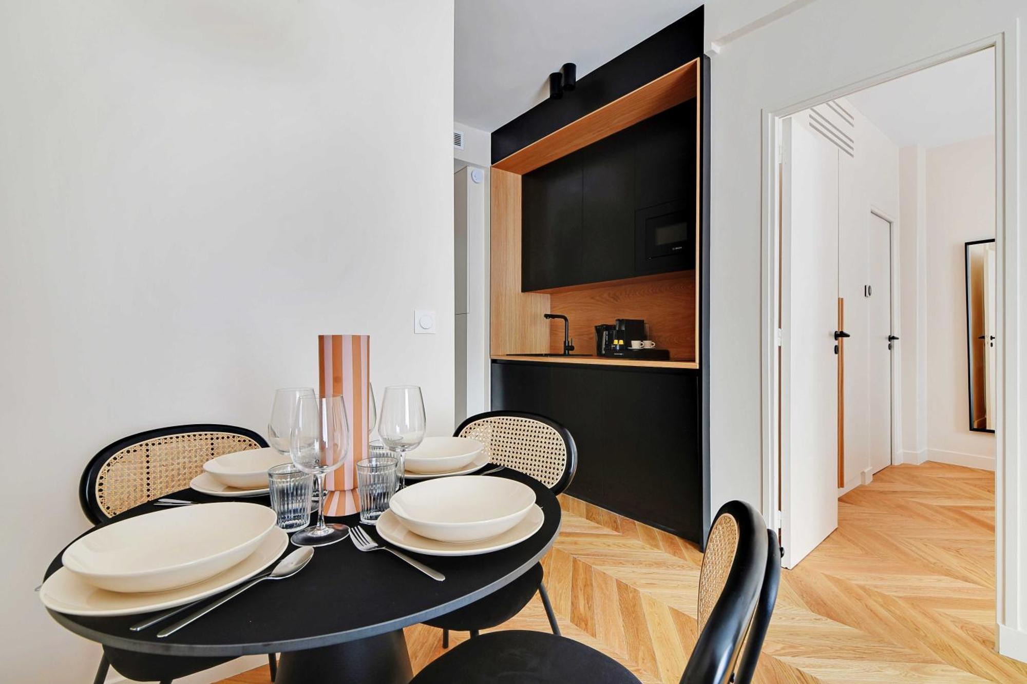 Parisian With Air Conditioning Eiffel Tower Apartment Paris