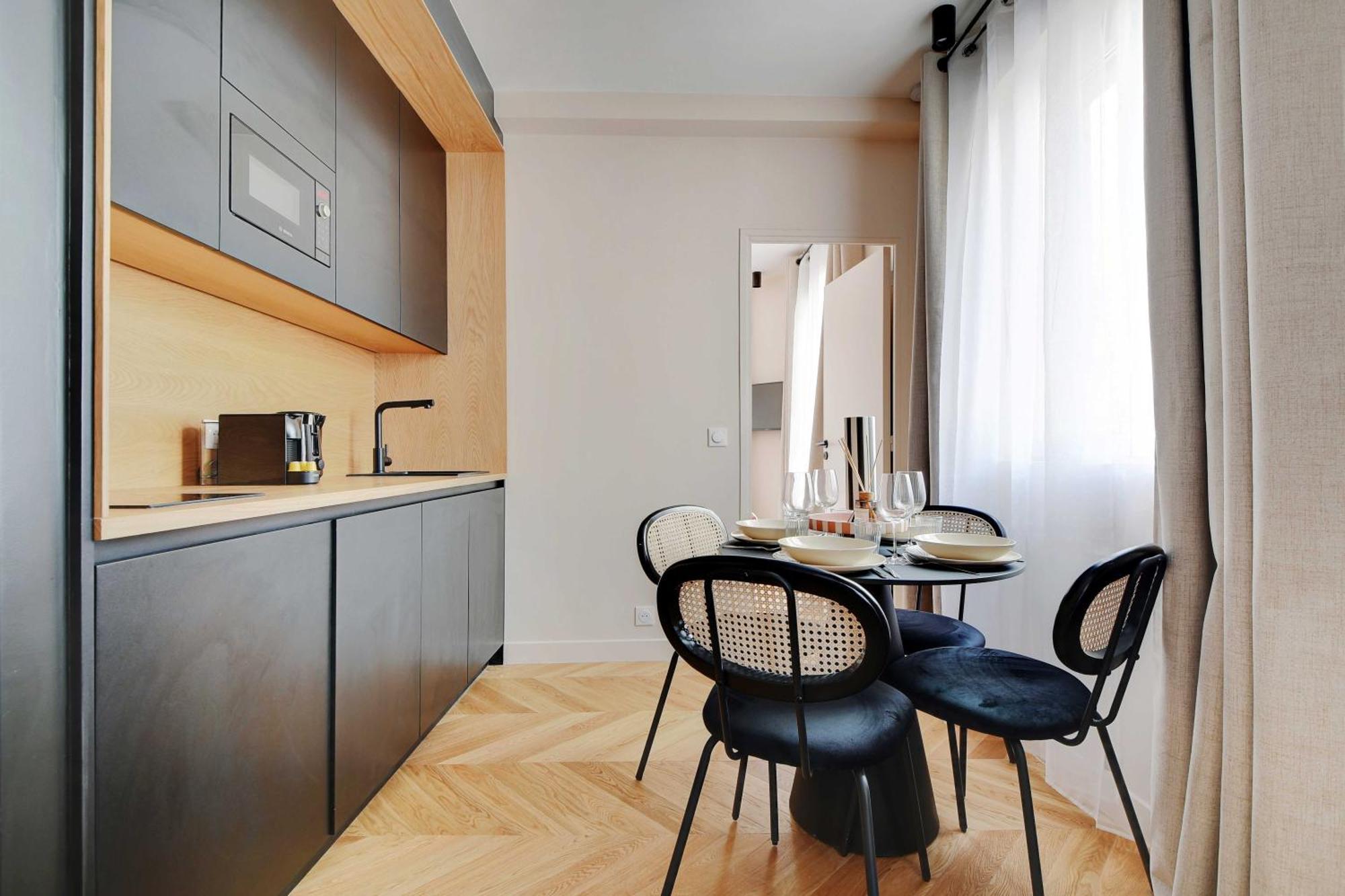 Apartment Parisian With Air Conditioning Eiffel Tower