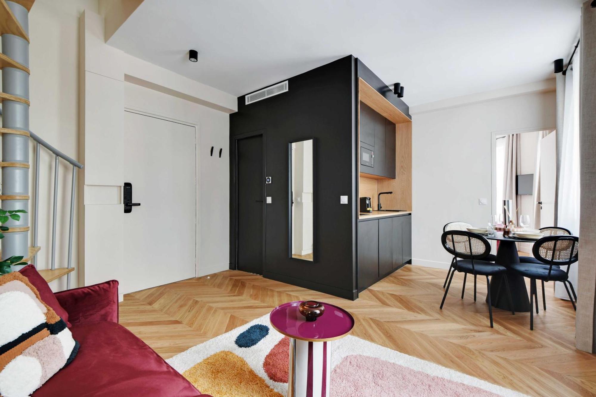 Parisian With Air Conditioning Eiffel Tower Apartment Paris