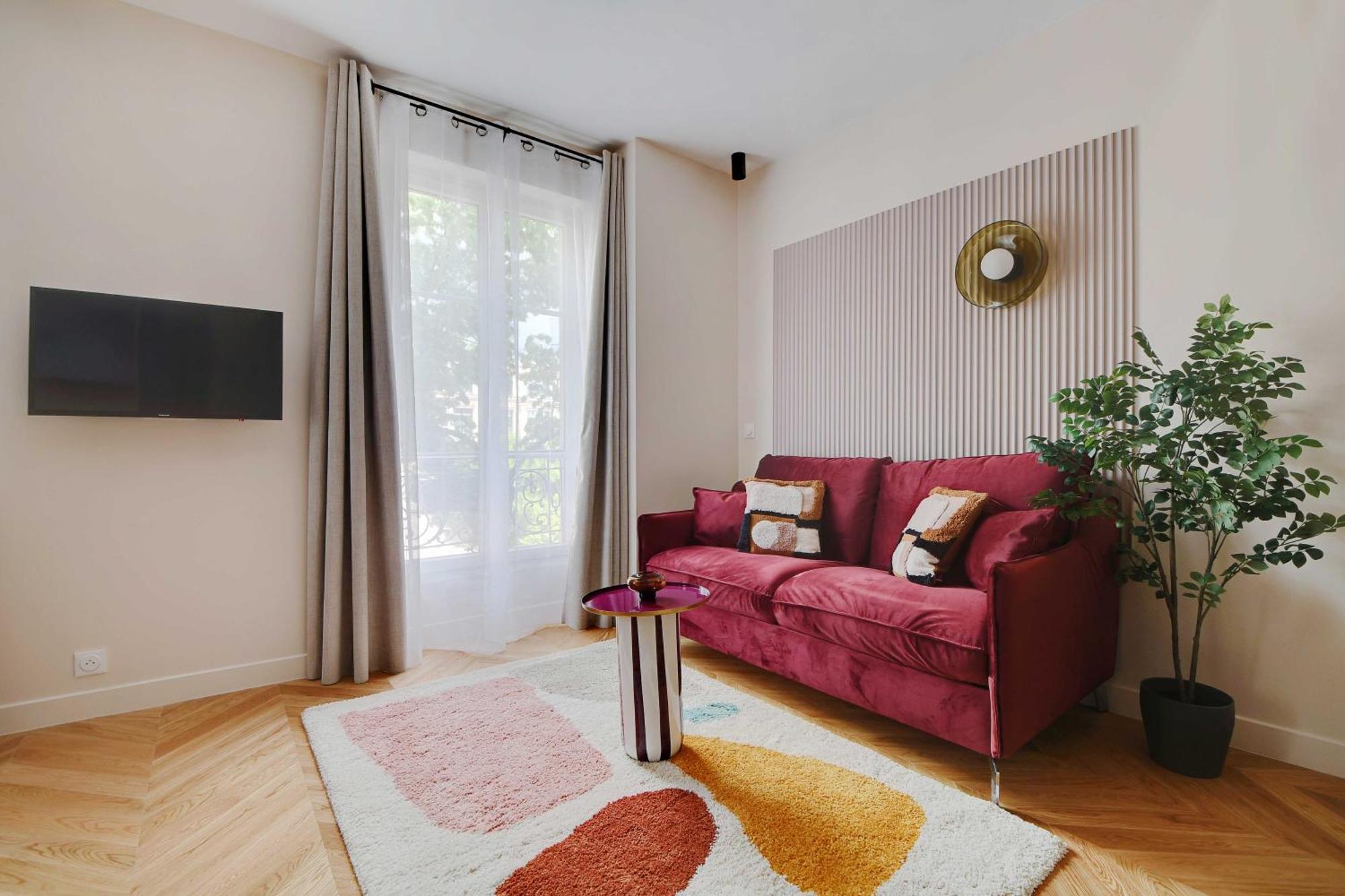 Parisian With Air Conditioning Eiffel Tower Apartment