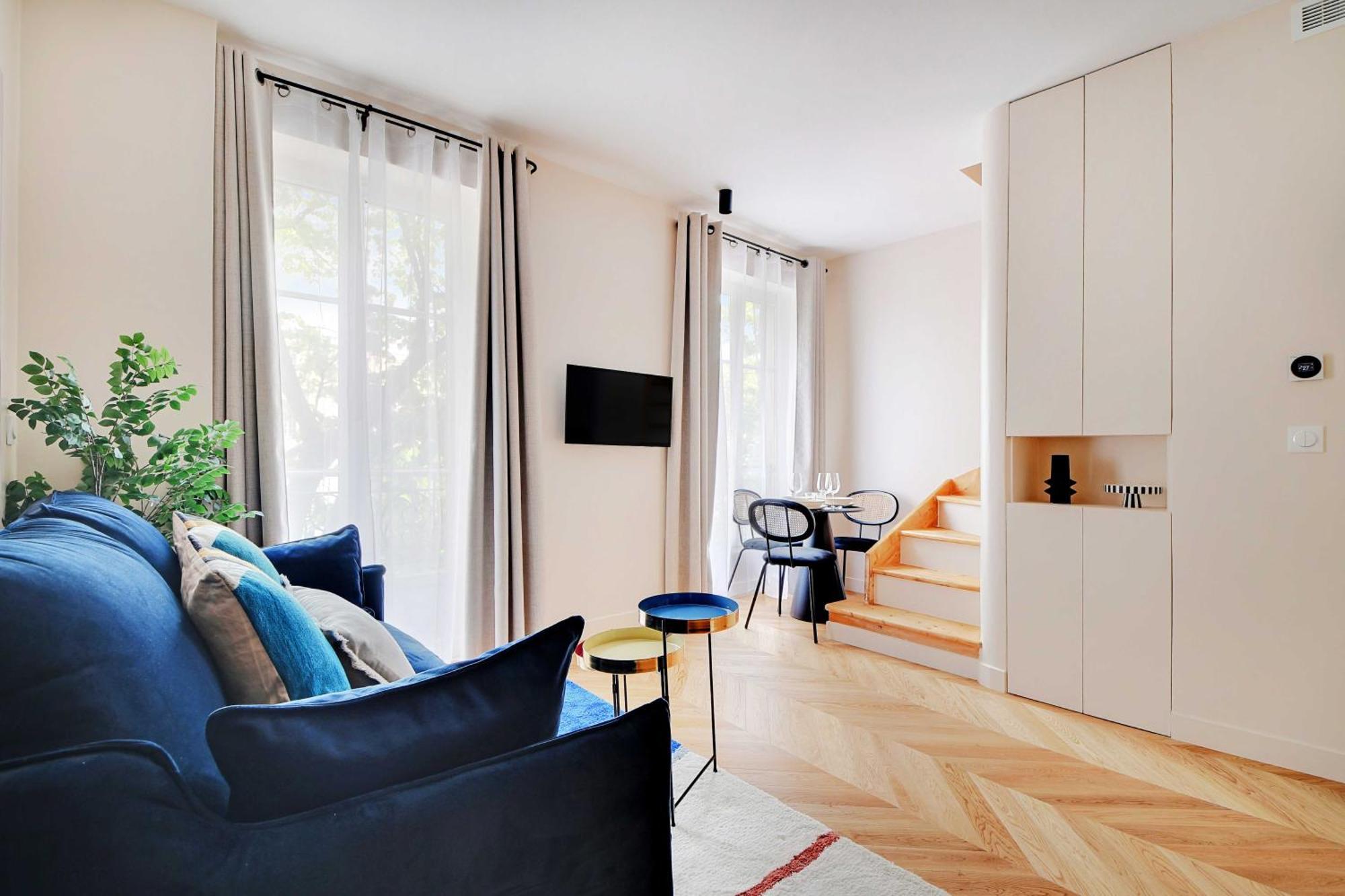 Parisian With Air Conditioning Eiffel Tower Apartment Paris