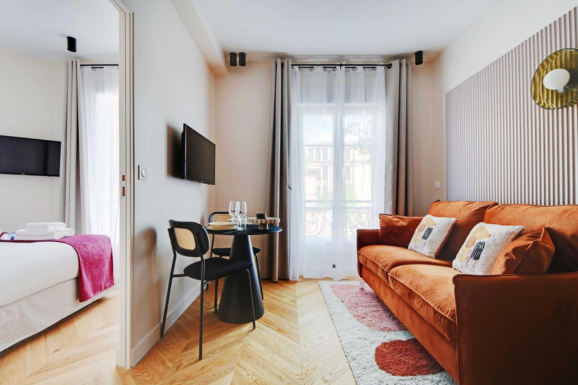 Parisian With Air Conditioning Eiffel Tower Apartment *