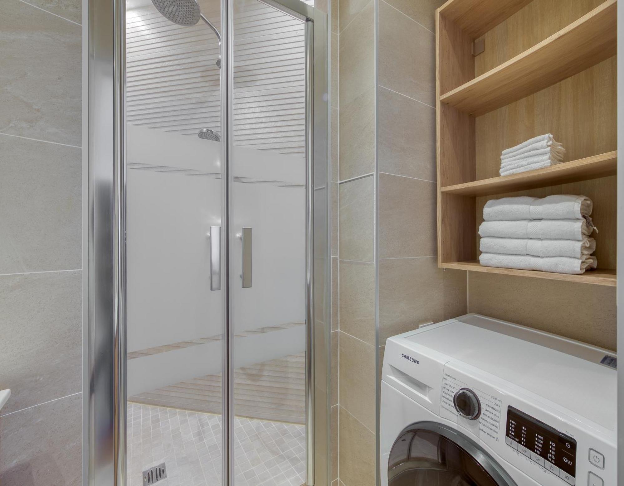 Champs Elysees 1br Prime Location Renovated * Parigi