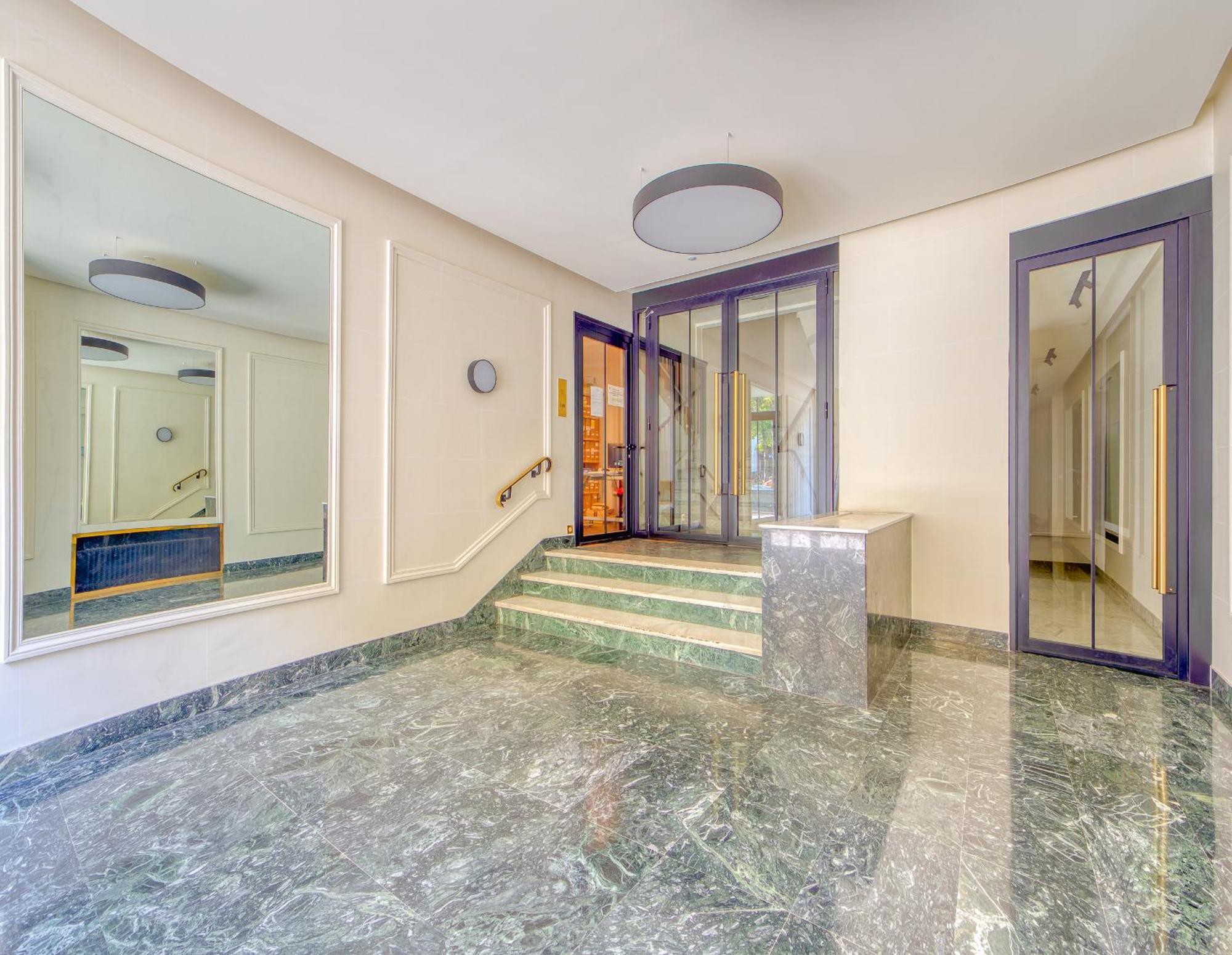 Champs Elysees 1br Prime Location Renovated Appartamento