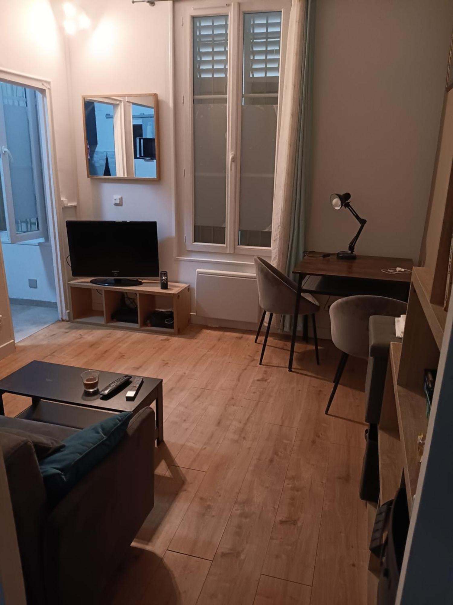 Studio Au Pied De La Basilique Du Sacre Coeur Apartment *
