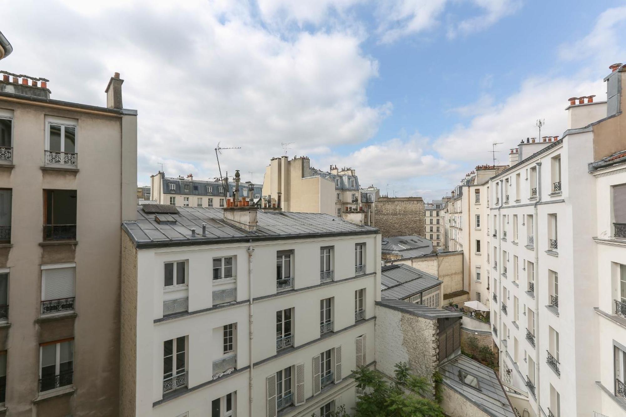 Bright And Charming In The 12th * Paris