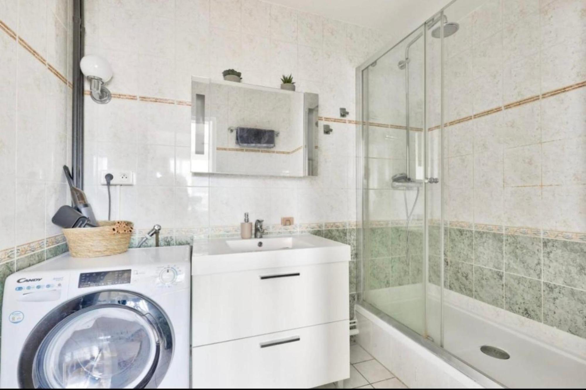 Cozy 50 M Near Pere-lachaise Apartment
