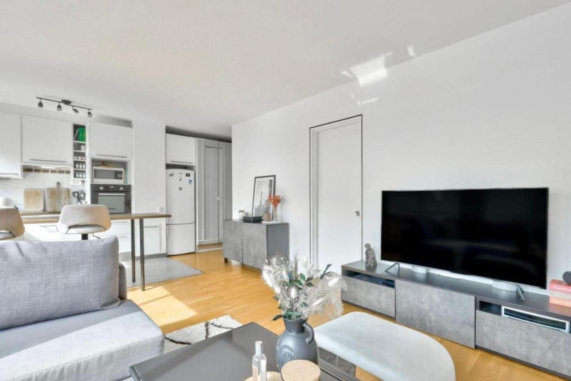 Apartment Cozy 50 M Near Pere-lachaise Paris