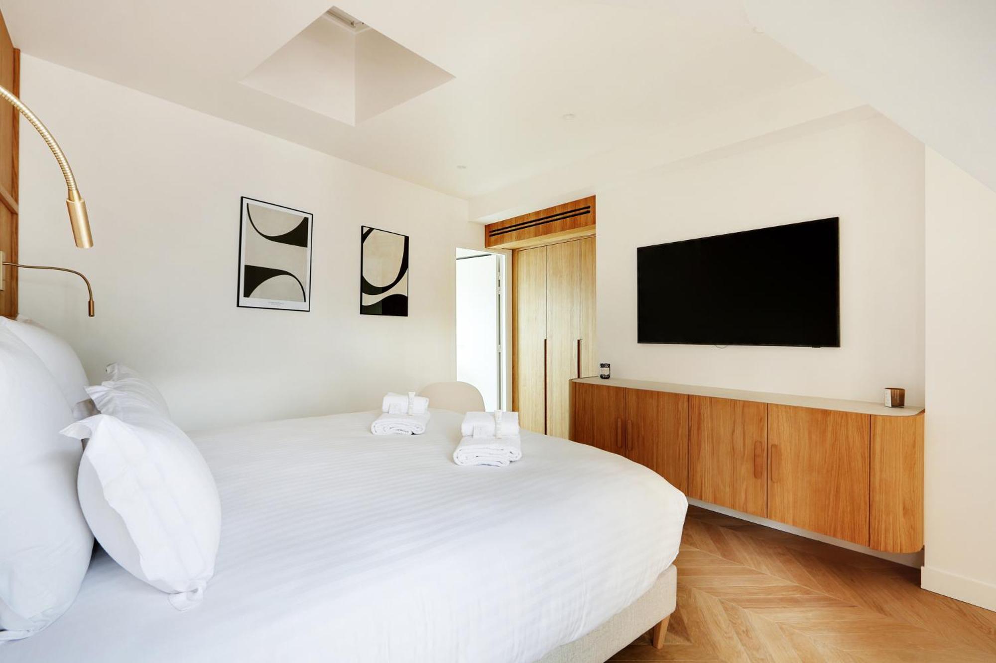 Maison Galante's With Services In La Madeleine - Opera Apartment