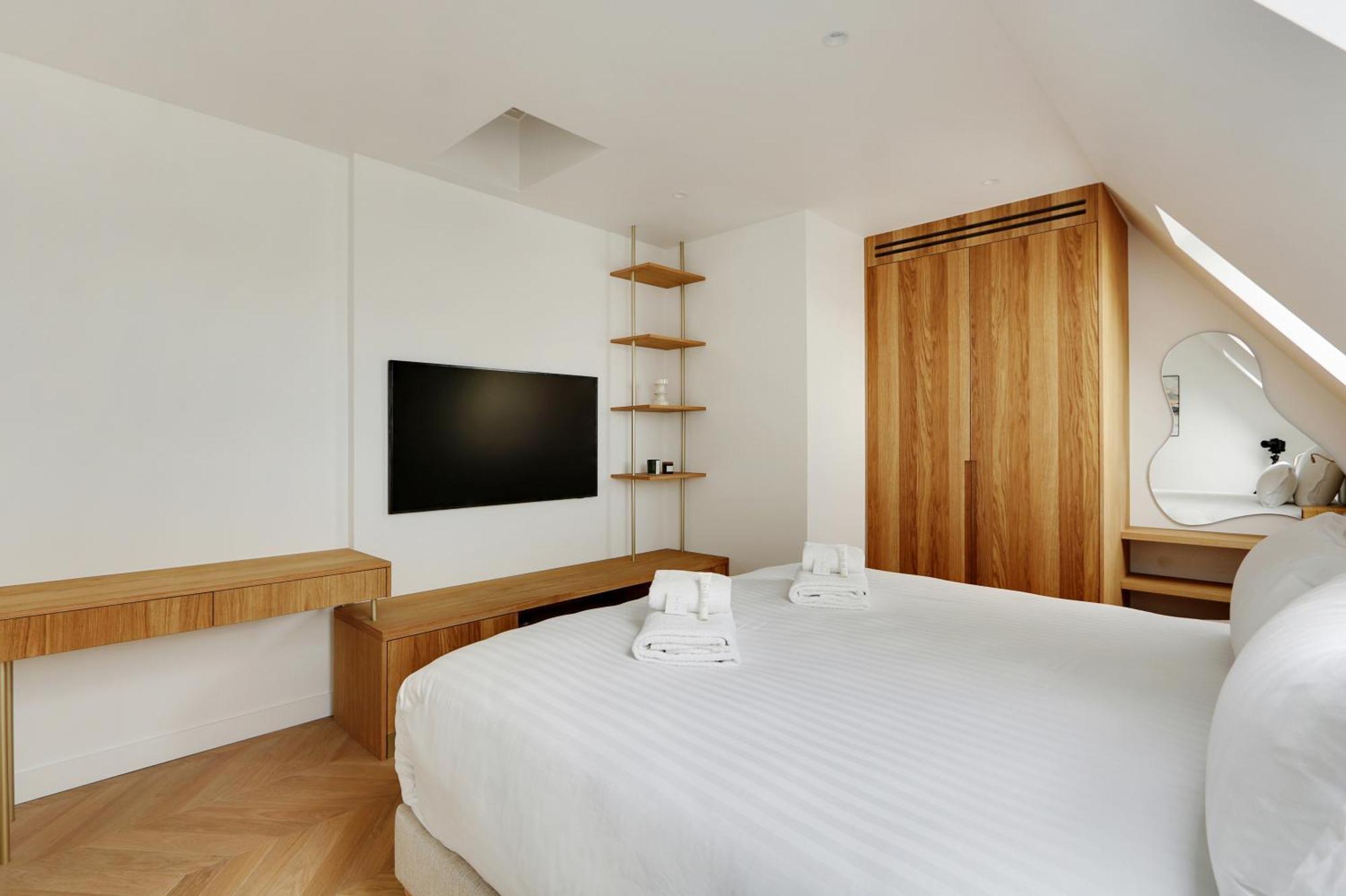 Maison Galante's With Services In La Madeleine - Opera Apartment