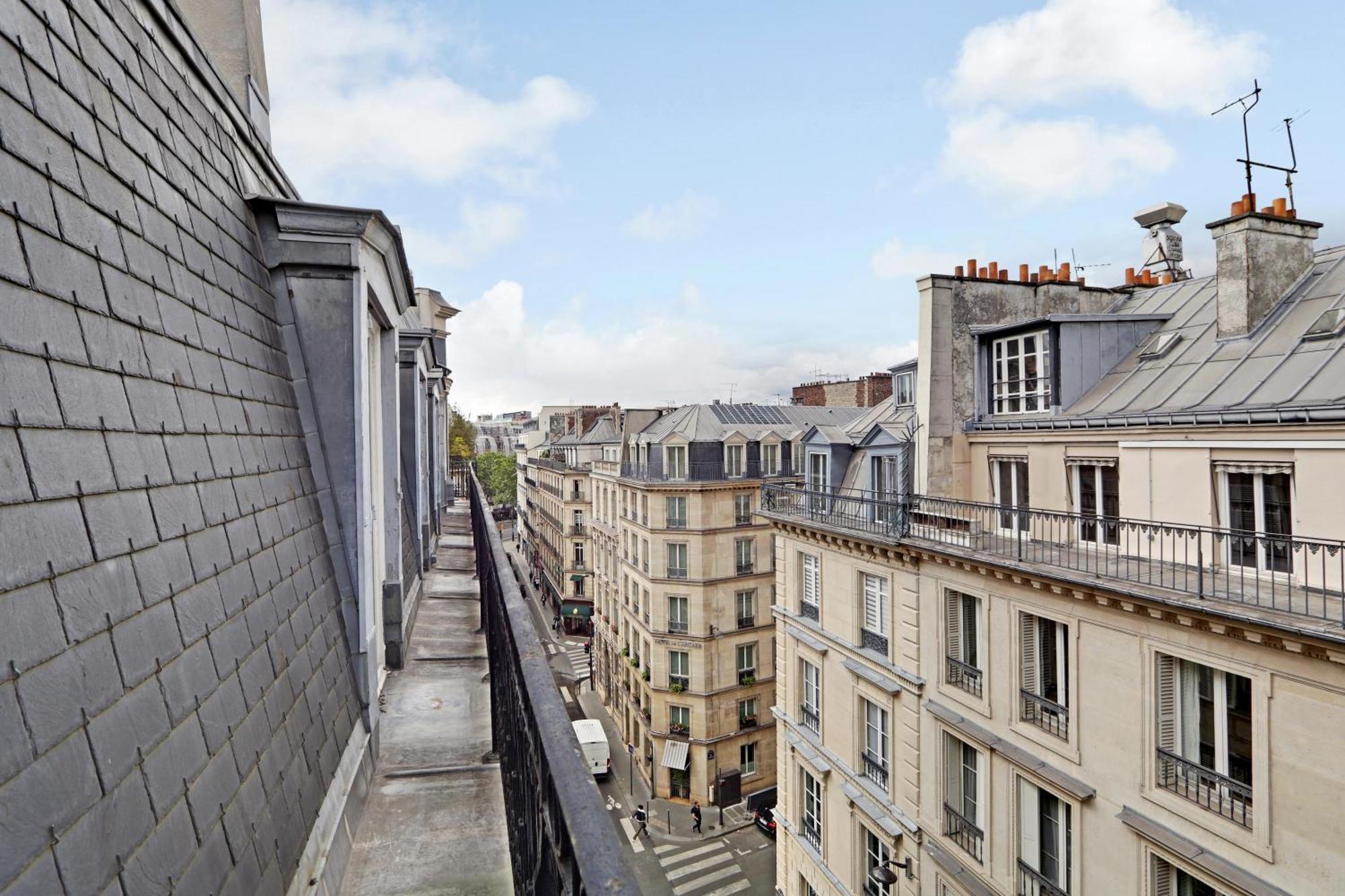 Maison Galante's With Services In La Madeleine - Opera