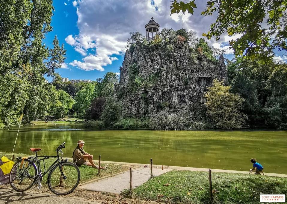 Paisible Parc Des Buttes-chaumont Parigi