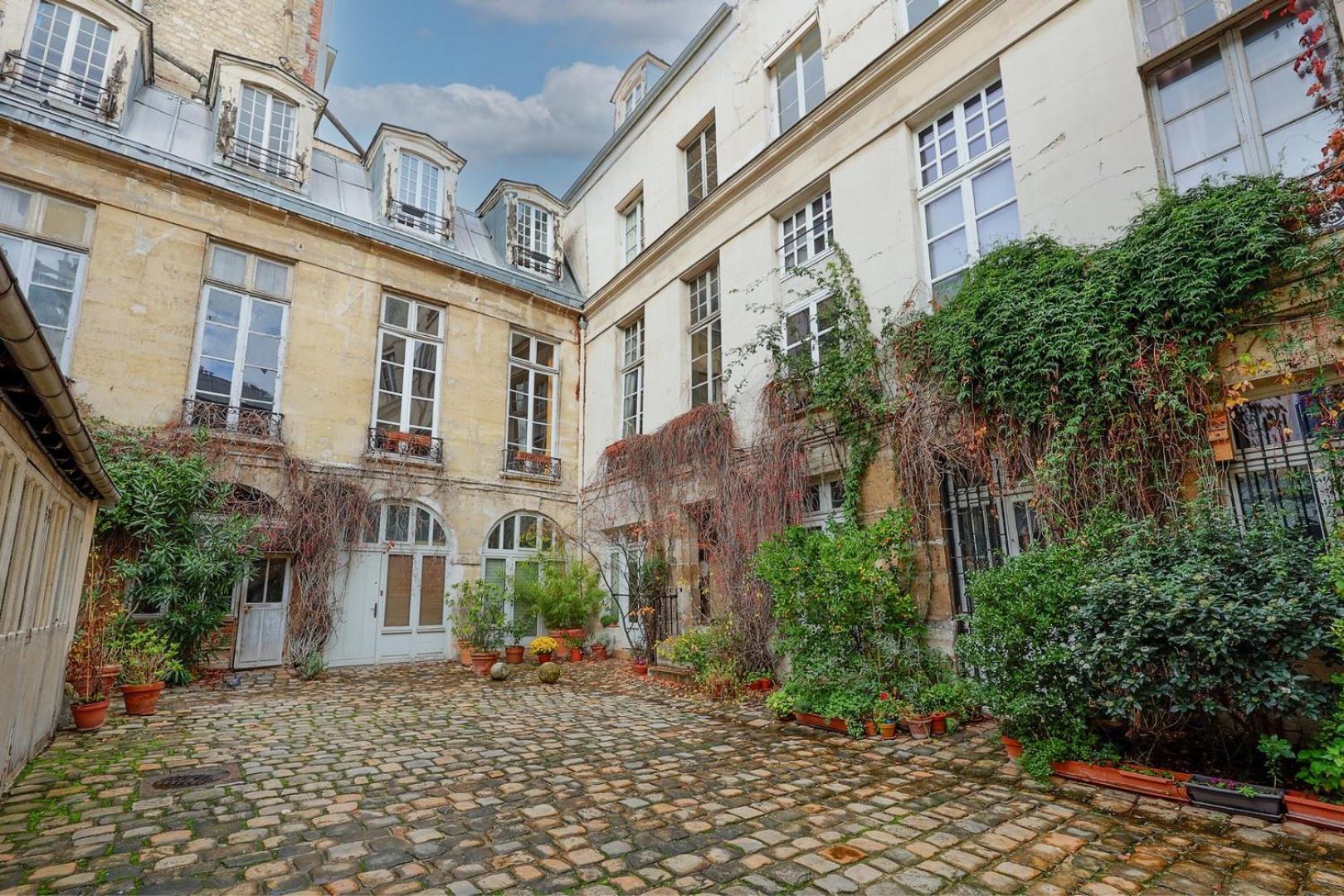 577 Varum - Superbe A * Paris