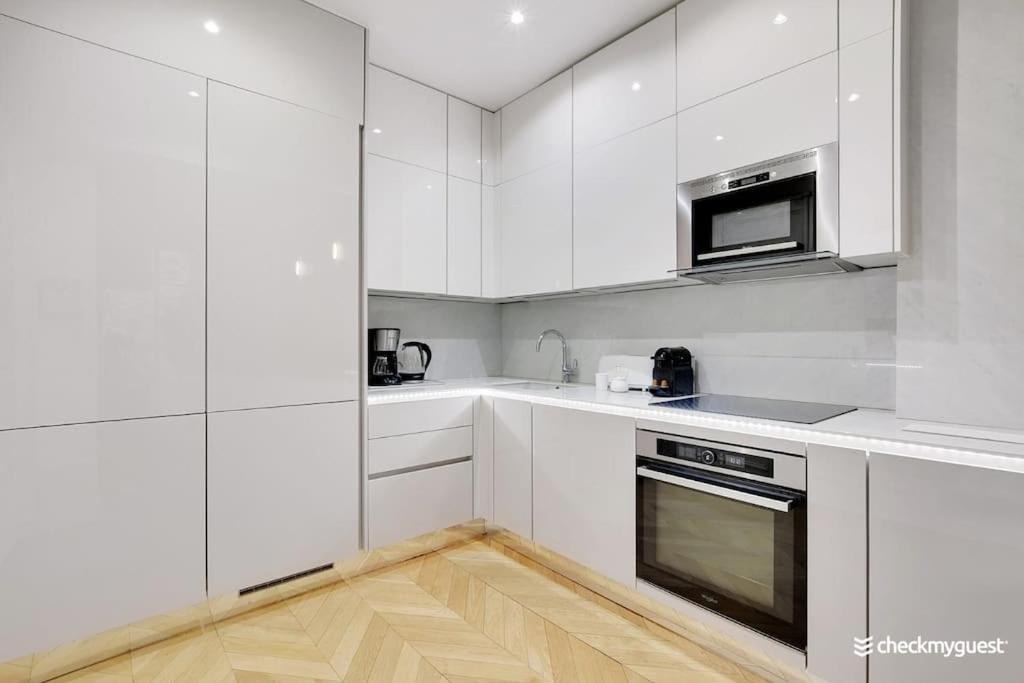 Appartamento Luxury Apartment 4Pers George V - Four Seasons Area Parigi