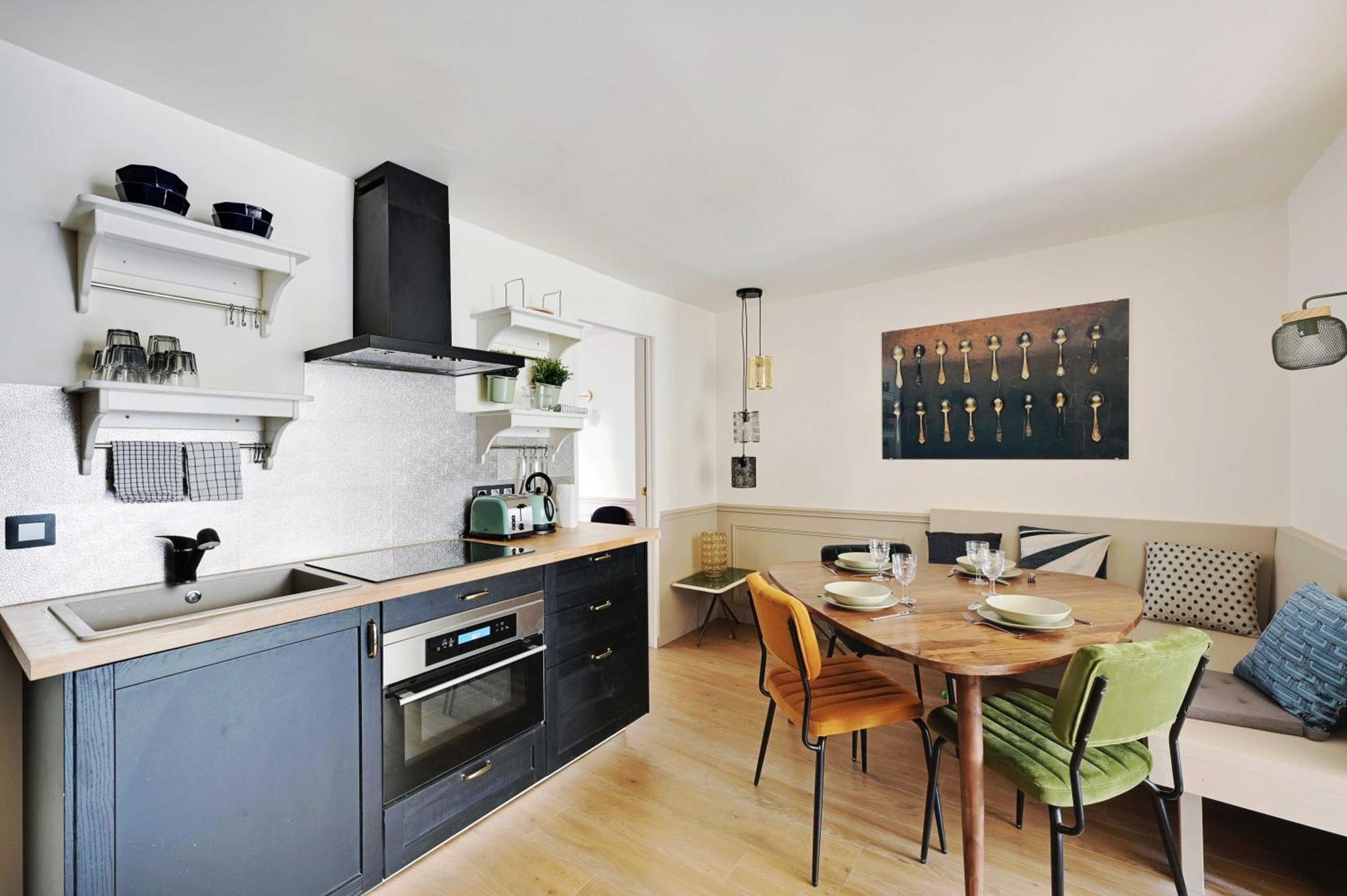 Beautiful 2br - 4p Republique Temple