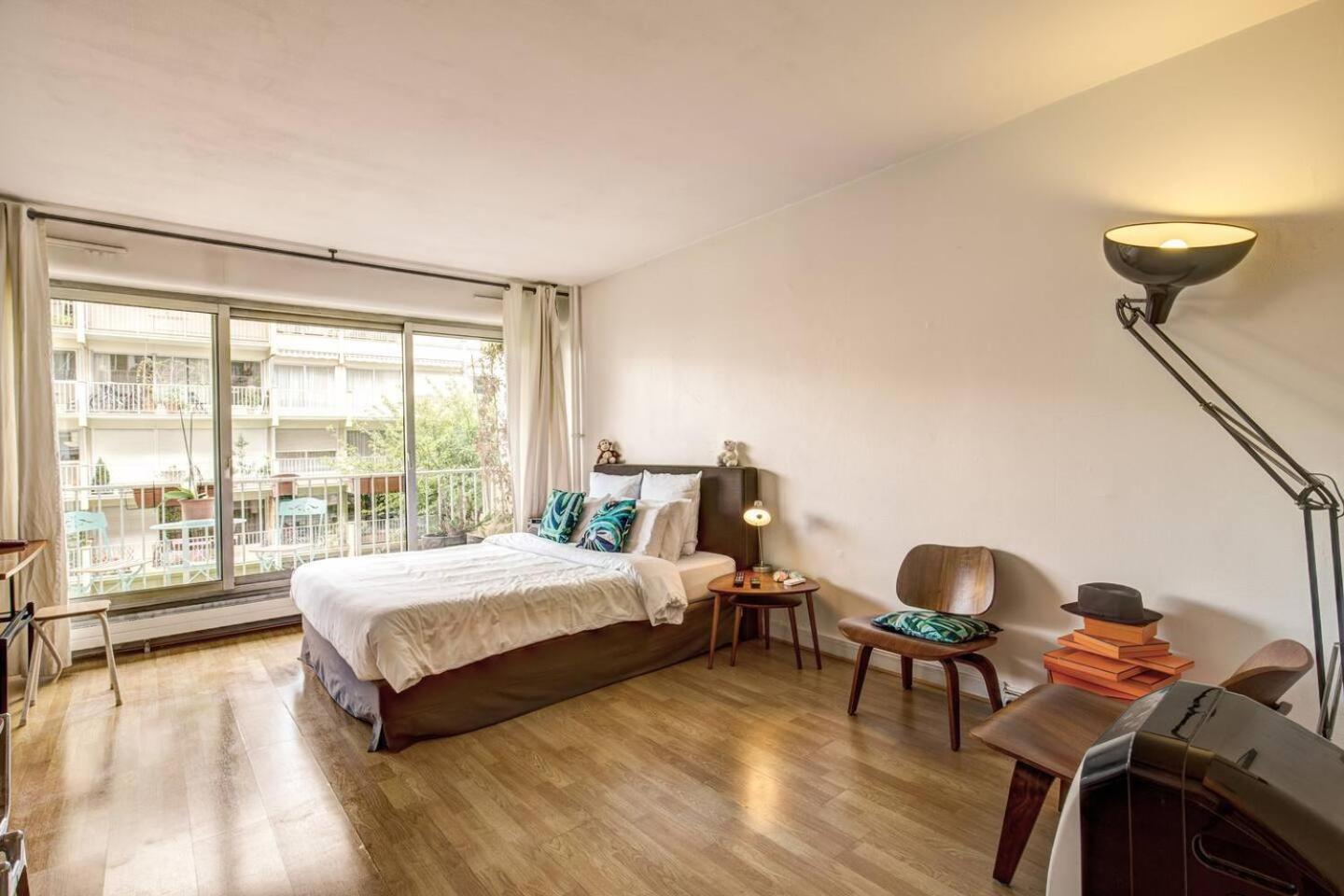 Beautiful Big In Rue Saint Apartment Paris