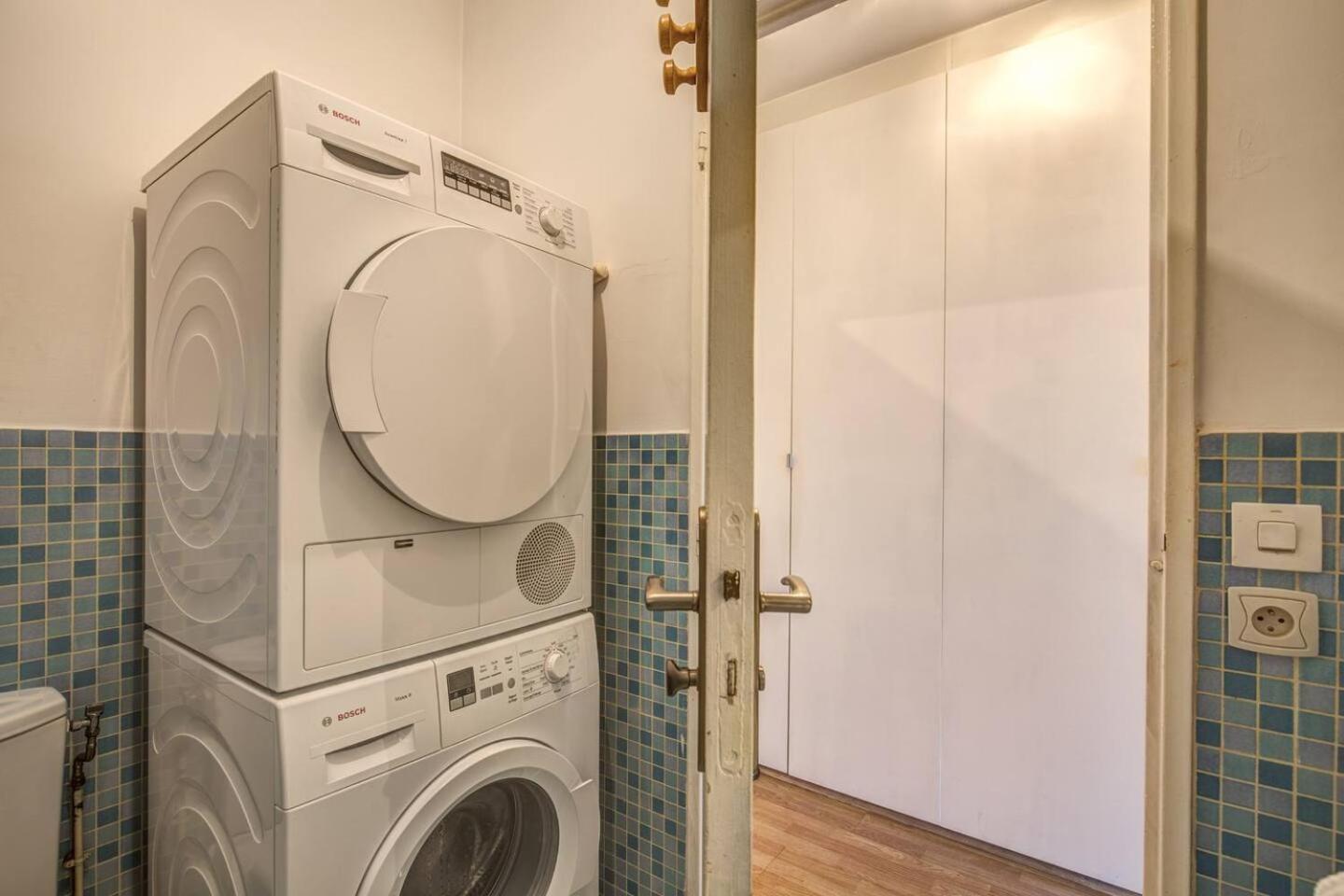 Beautiful Big In Rue Saint Apartment *